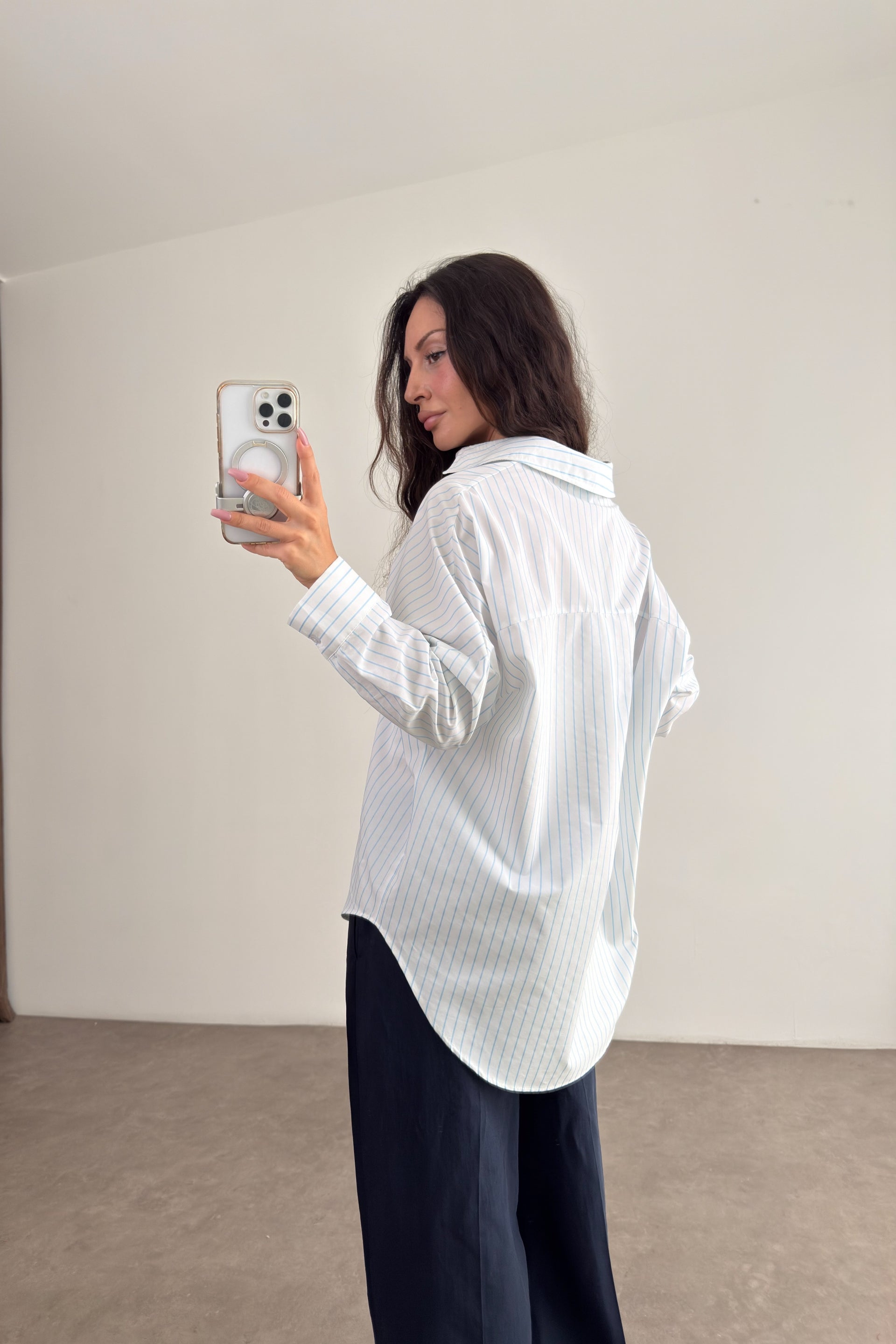 Mavi Çizgili Oversize Beyaz Gömlek