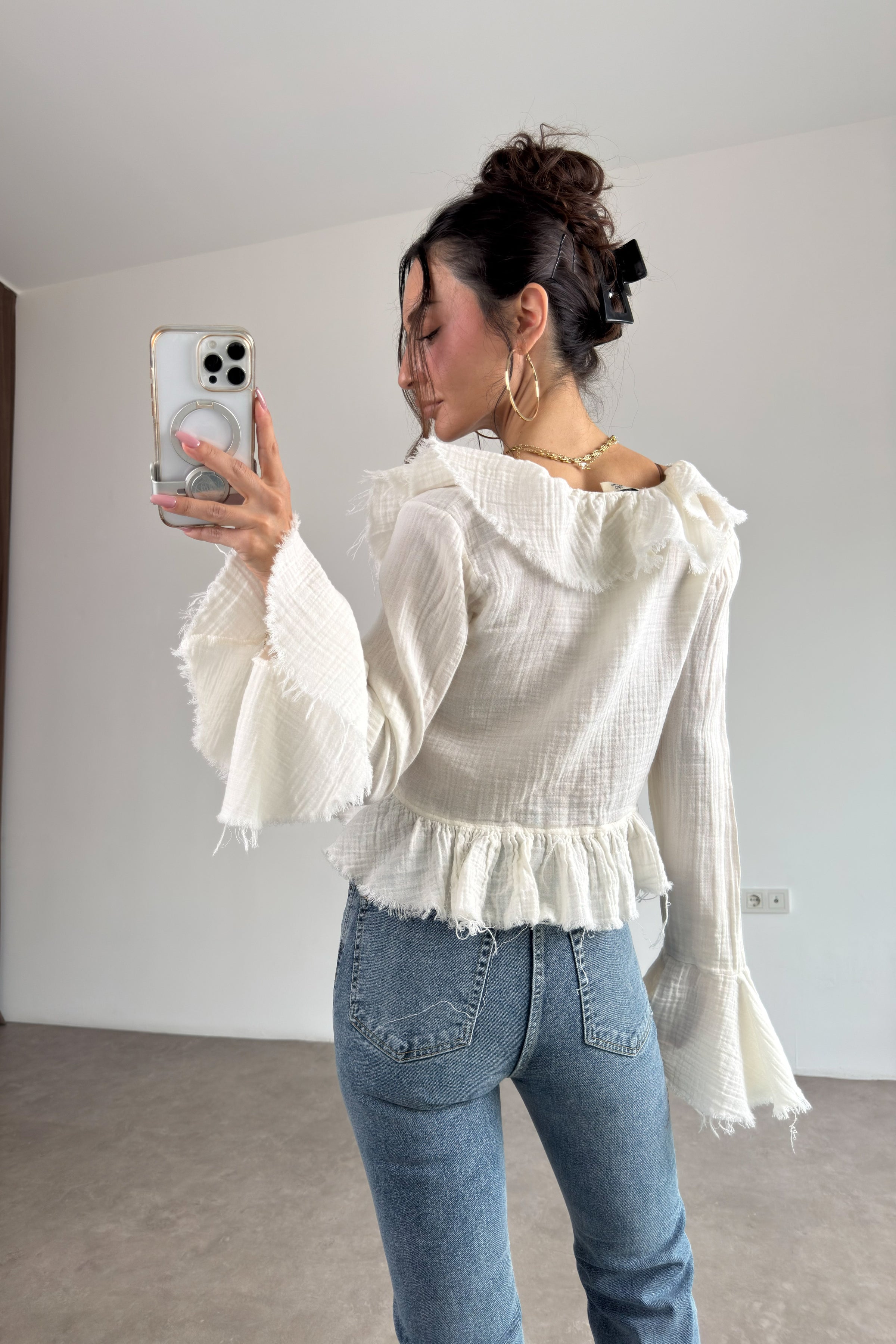 Müslin Kumaş Fırfırlı Ekru Bluz