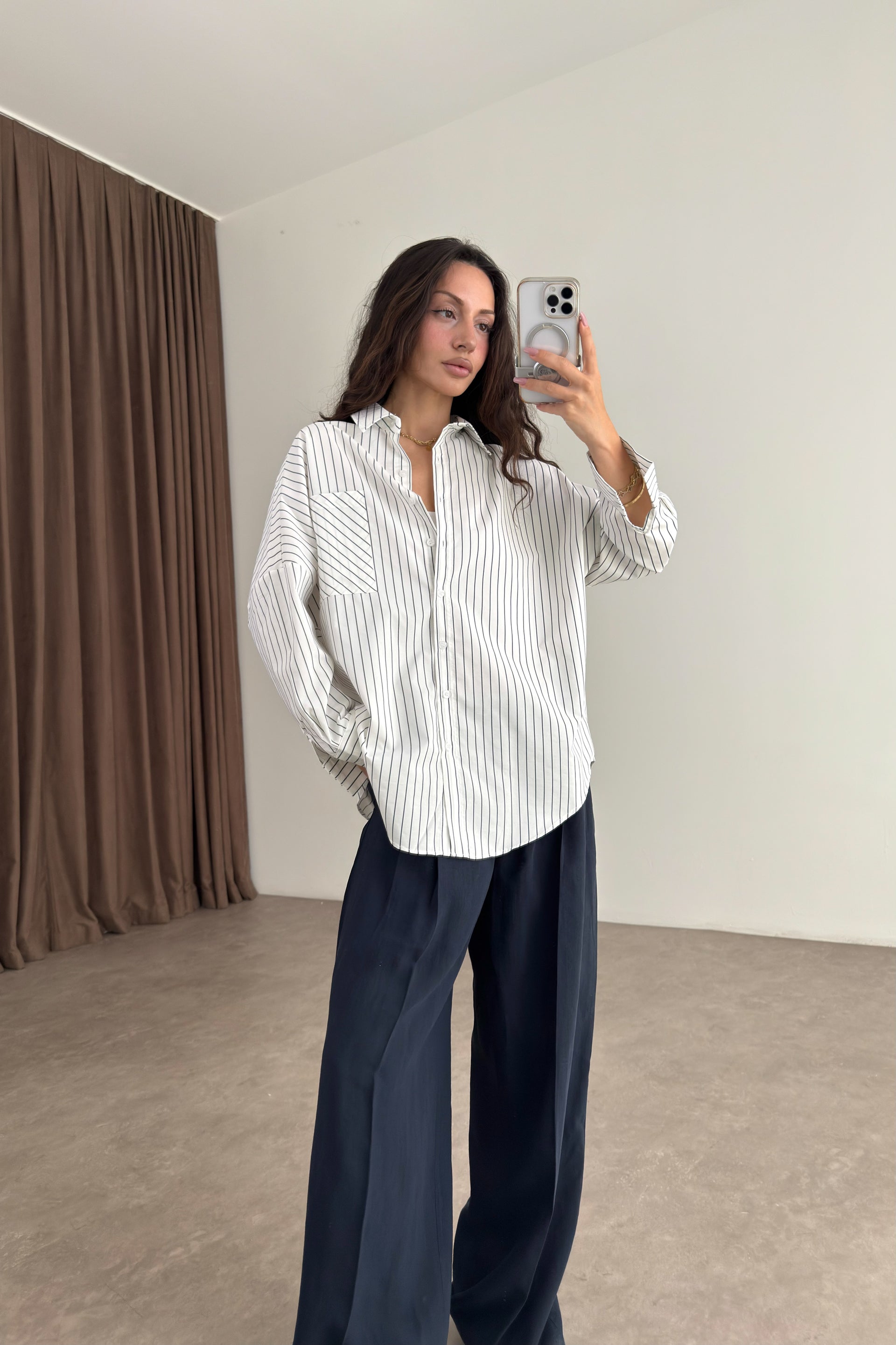 Siyah Çizgili Oversize Beyaz Gömlek