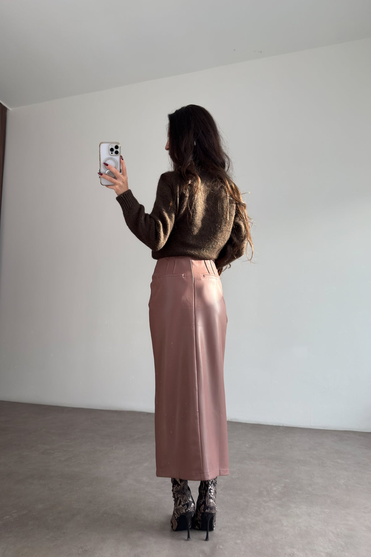 Önden Yırtmaçlı Midi Boy Rose Deri Etek