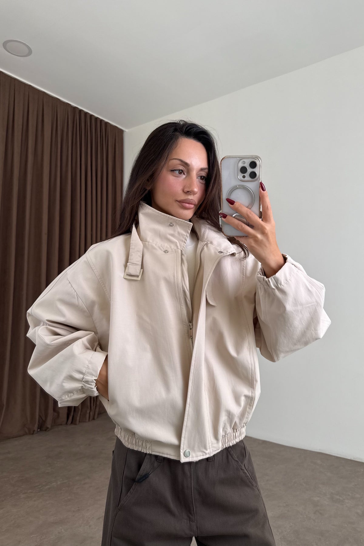 Bej Bomber Kesim Yakası Kemerli Ceket