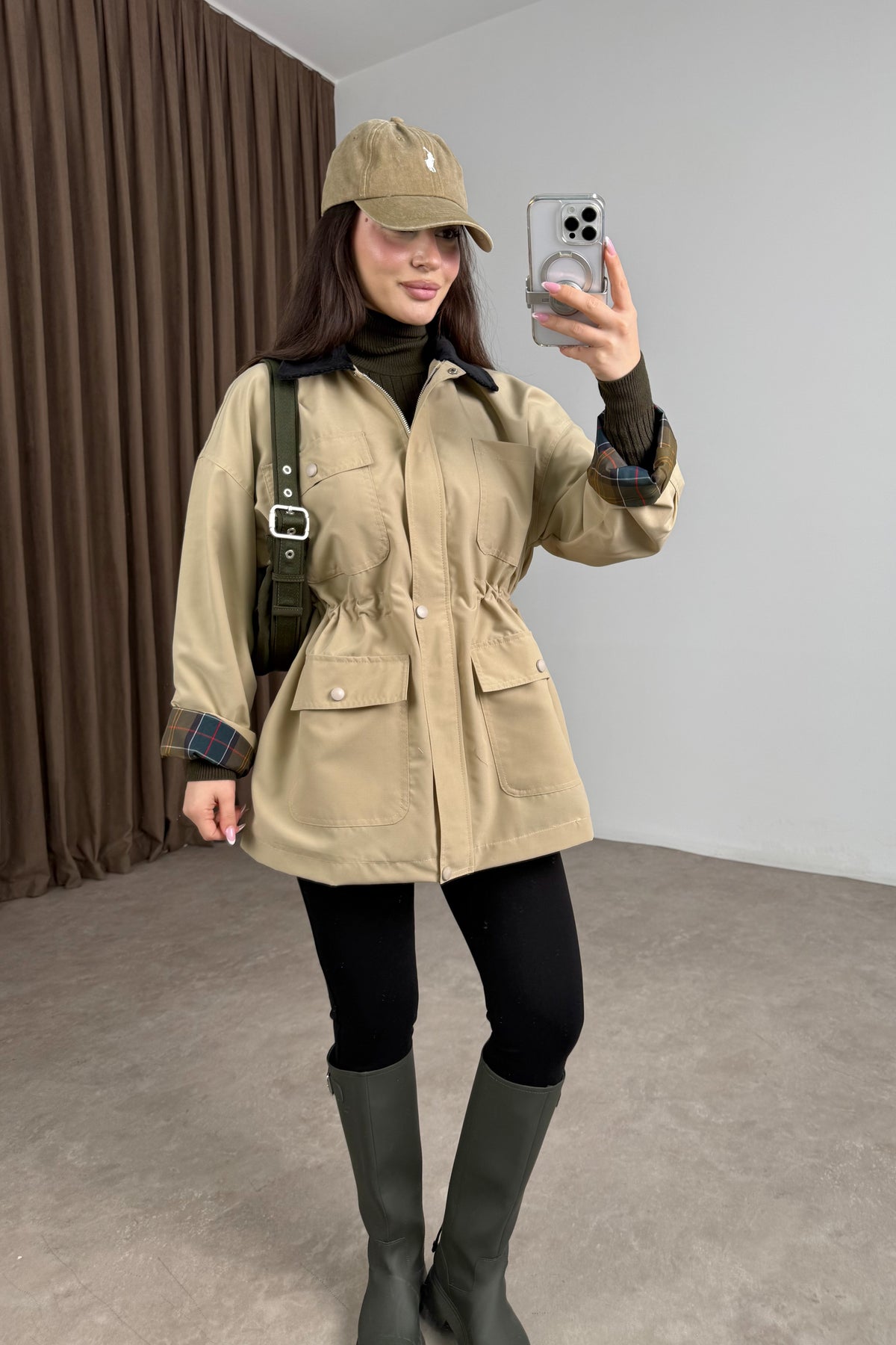 Premium Kadife Yakalı Ekose Astarlı Büzgülü Bej Parka