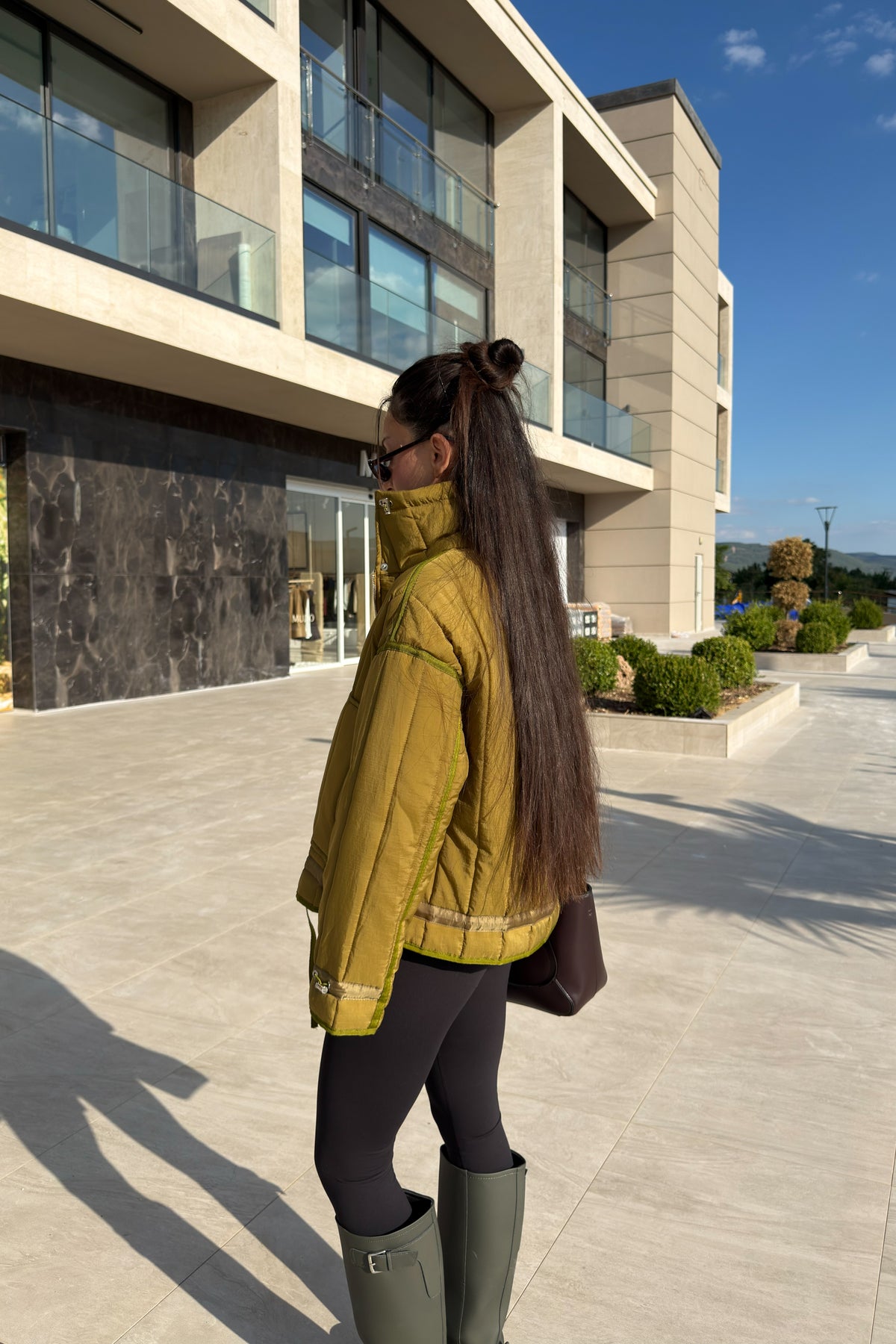 Dik Yaka Kapitone Biyeli Bağcıklı Yağ Yeşili Mont