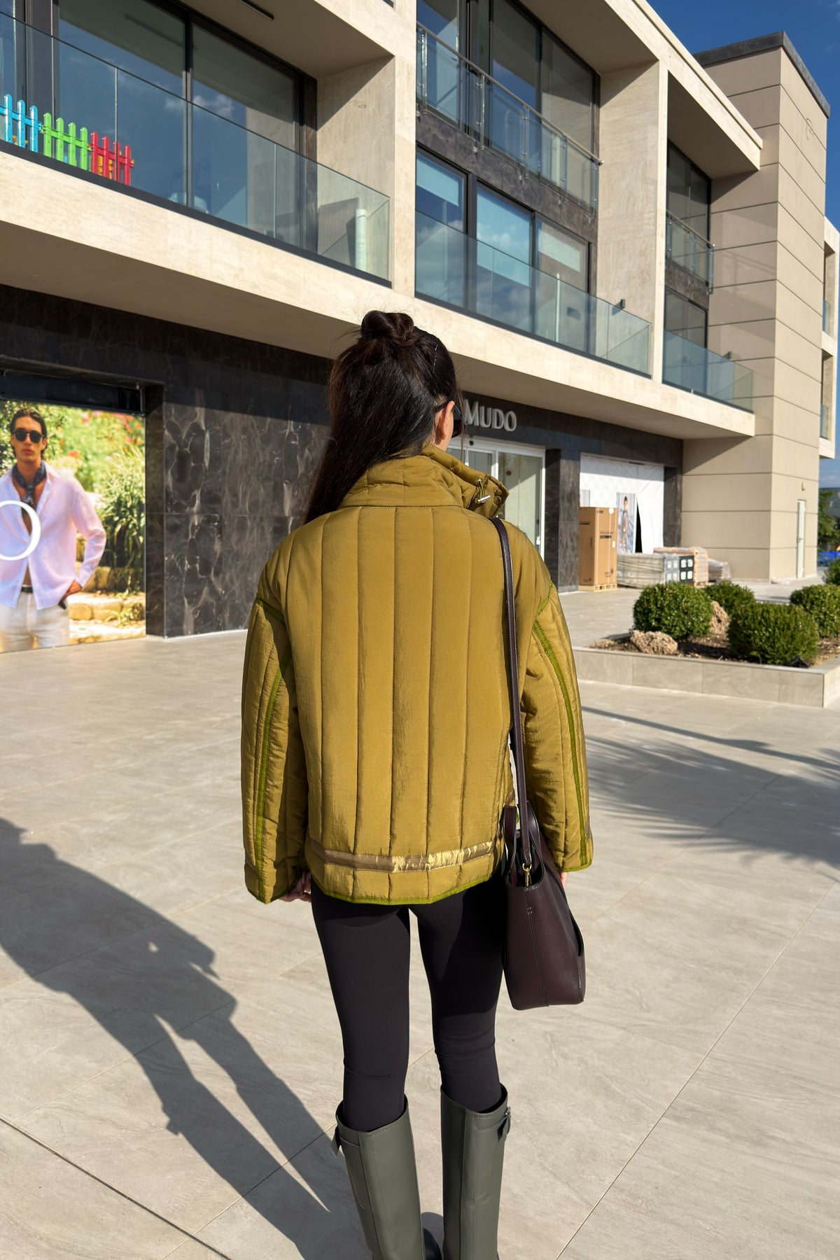 Dik Yaka Kapitone Biyeli Bağcıklı Yağ Yeşili Mont