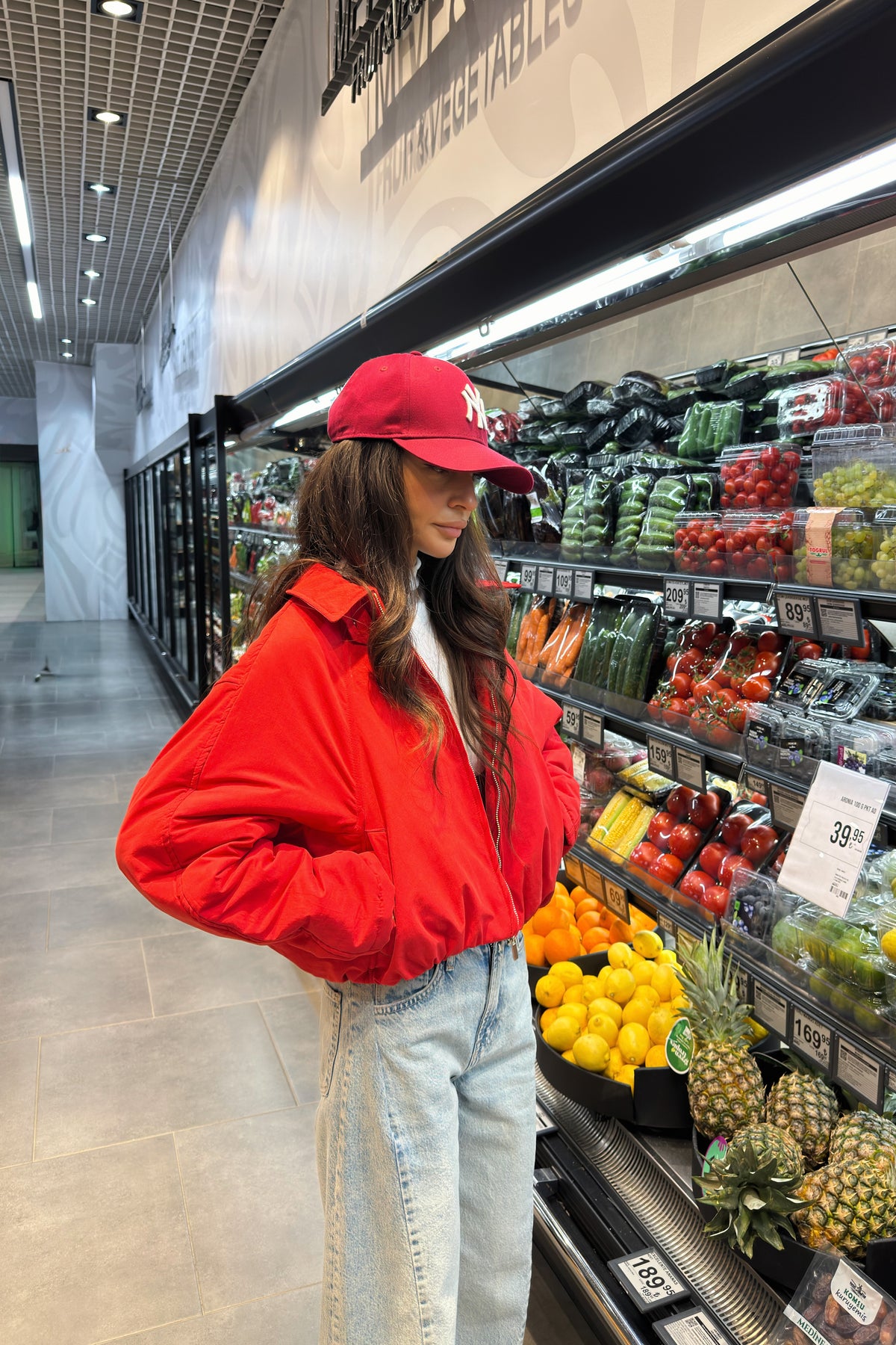 Yakası Düğme Detaylı Kırmızı Şişme Mont