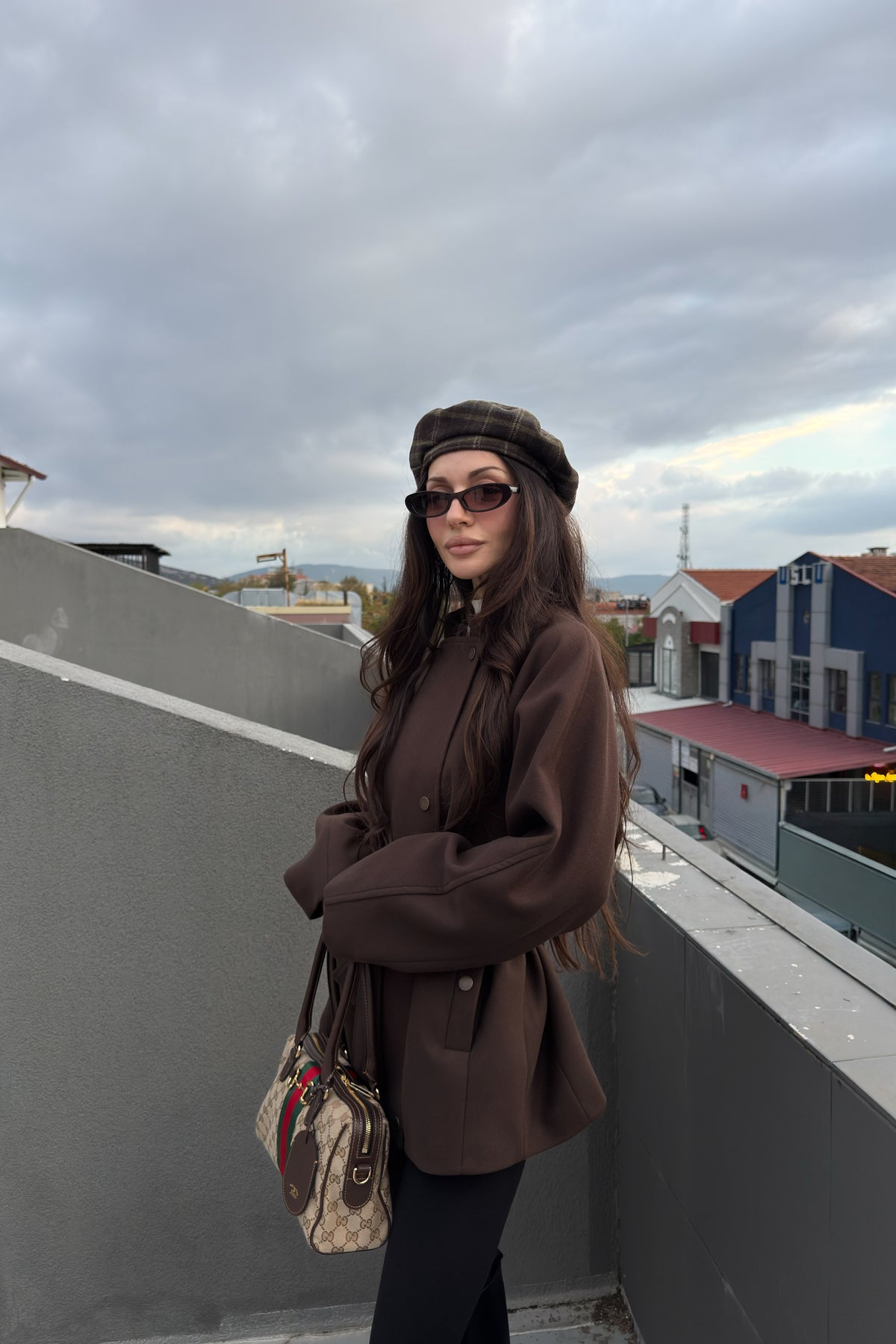 Hakim Yaka Kısa Kuşaklı Kahve Kaban