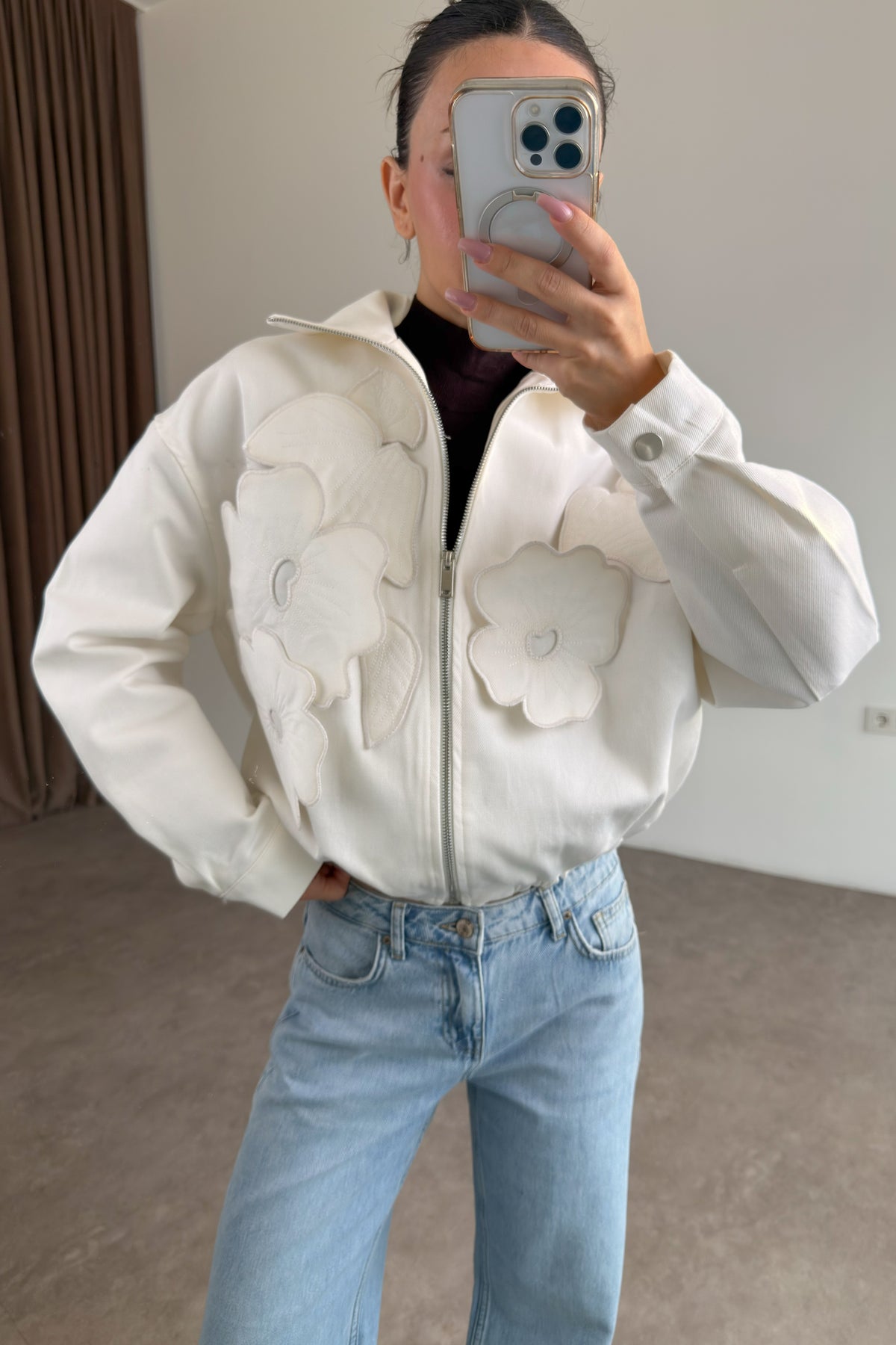 Çiçek Motifli Ekru Denim Ceket