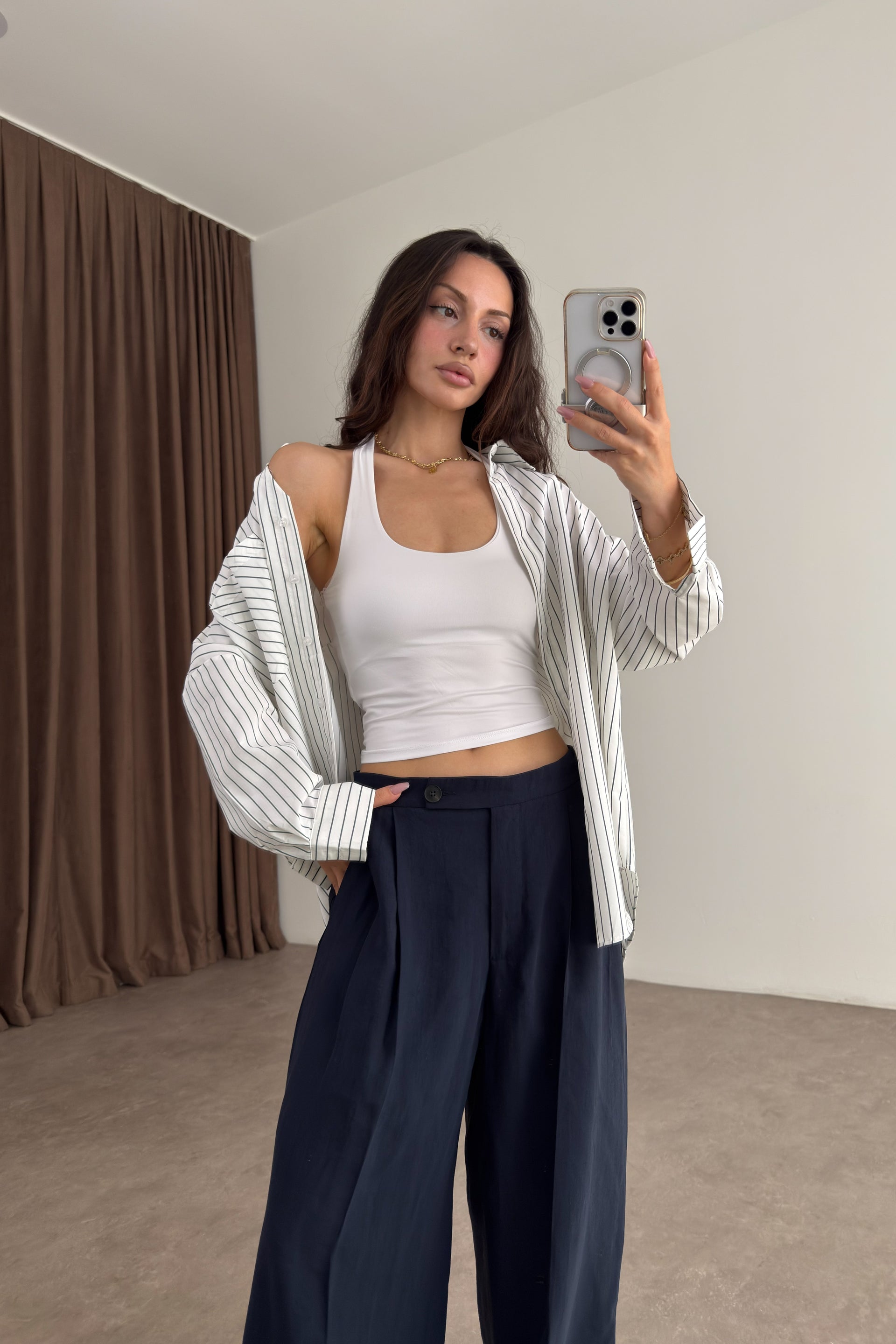 Siyah Çizgili Oversize Beyaz Gömlek