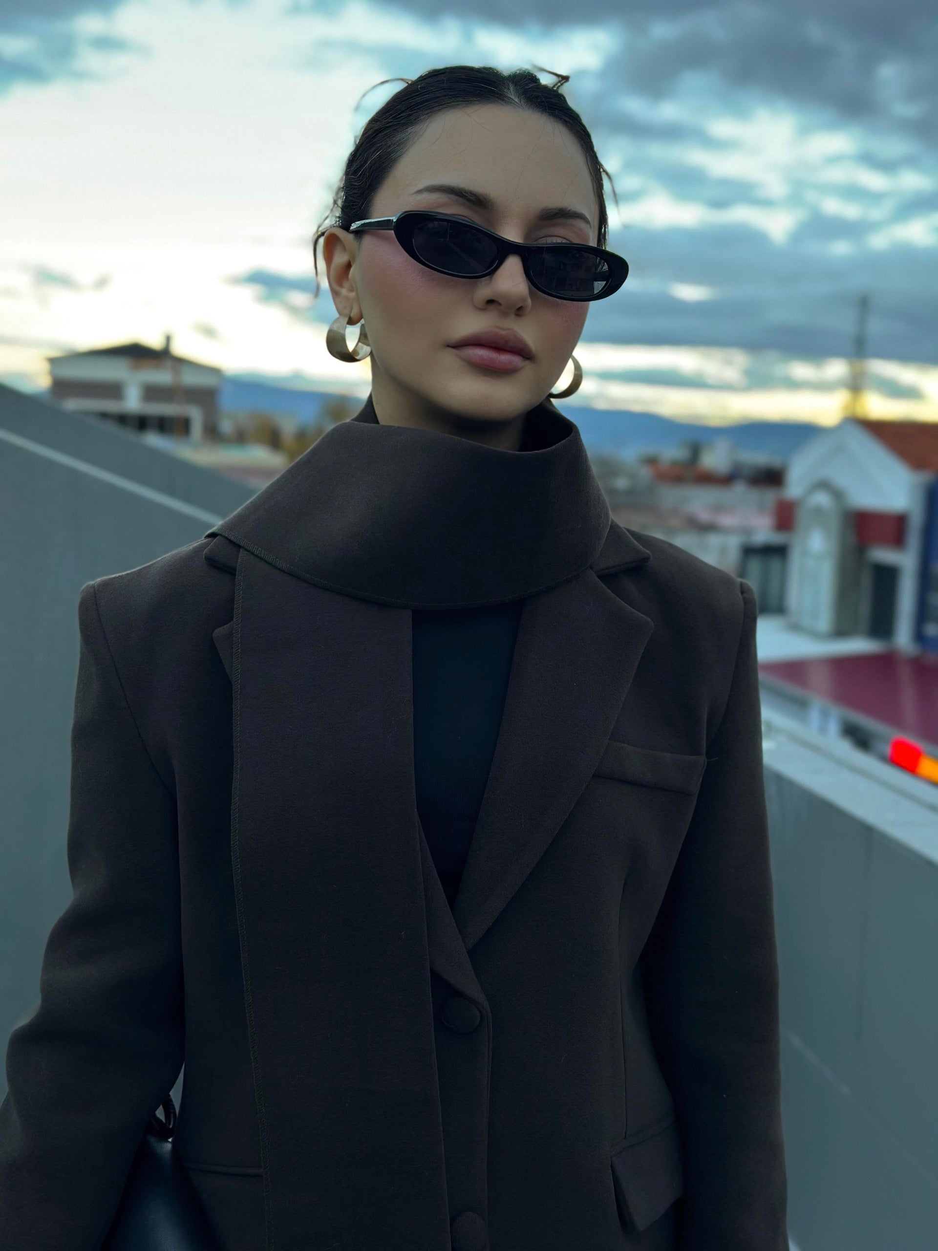 Atkı Detaylı Kalın Blazer Ceket