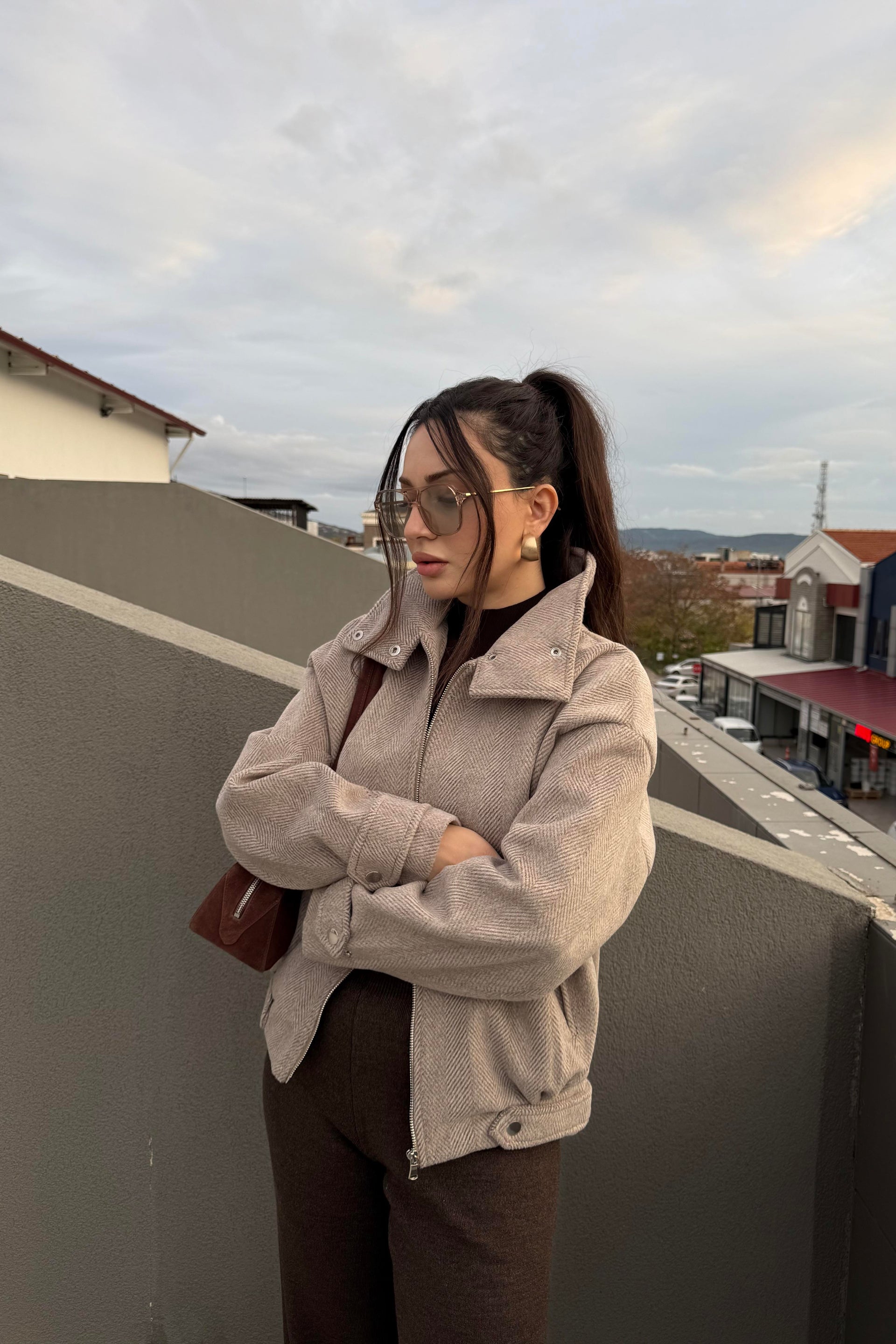 Bej Çizgili Dik Yakalı Kaşe Mont