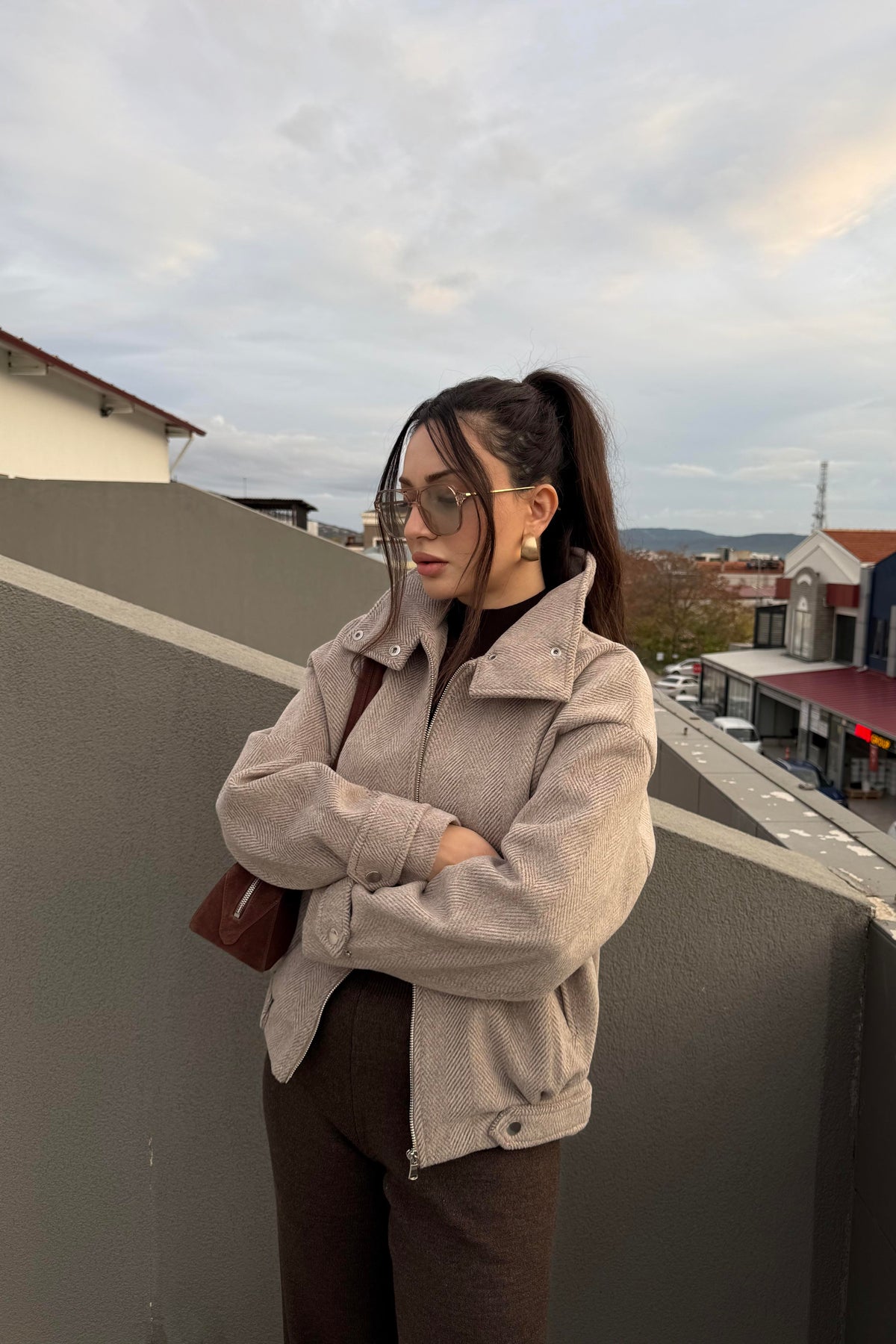 Bej Çizgili Dik Yakalı Kaşe Mont
