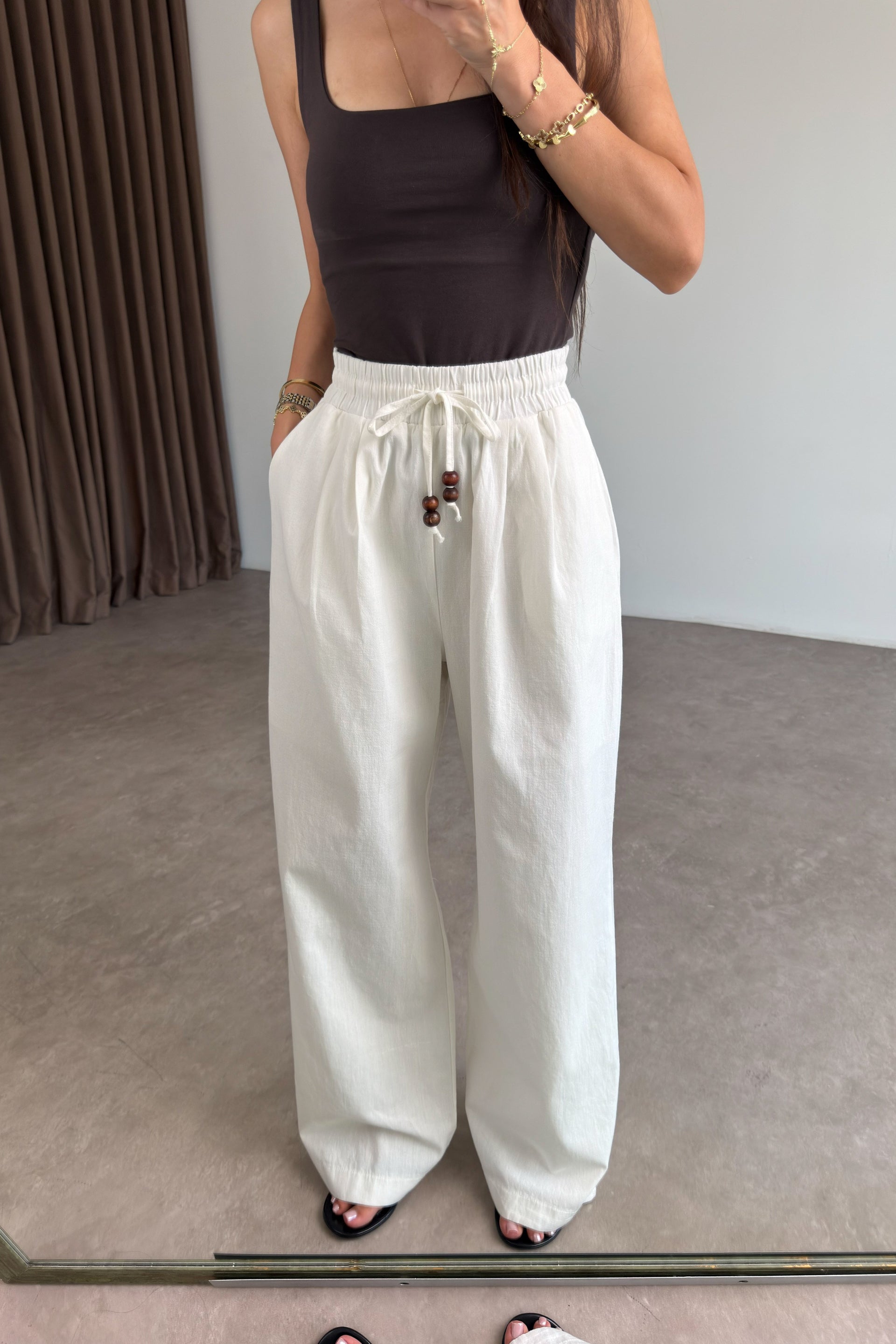 Beli Lastikli Boncuk Detaylı Geniş Paça Keten Ekru Pantolon