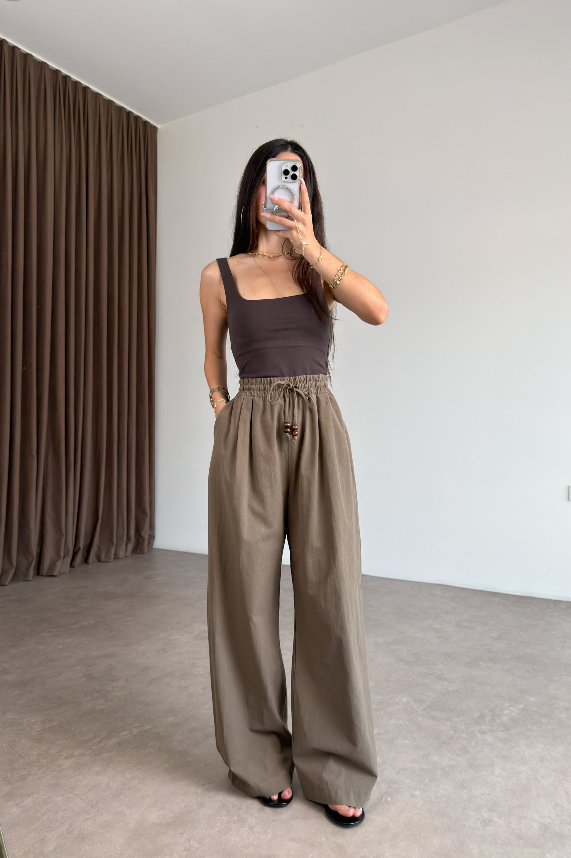 Beli Lastikli Boncuk Detaylı Geniş Paça Keten Khaki Pantolon