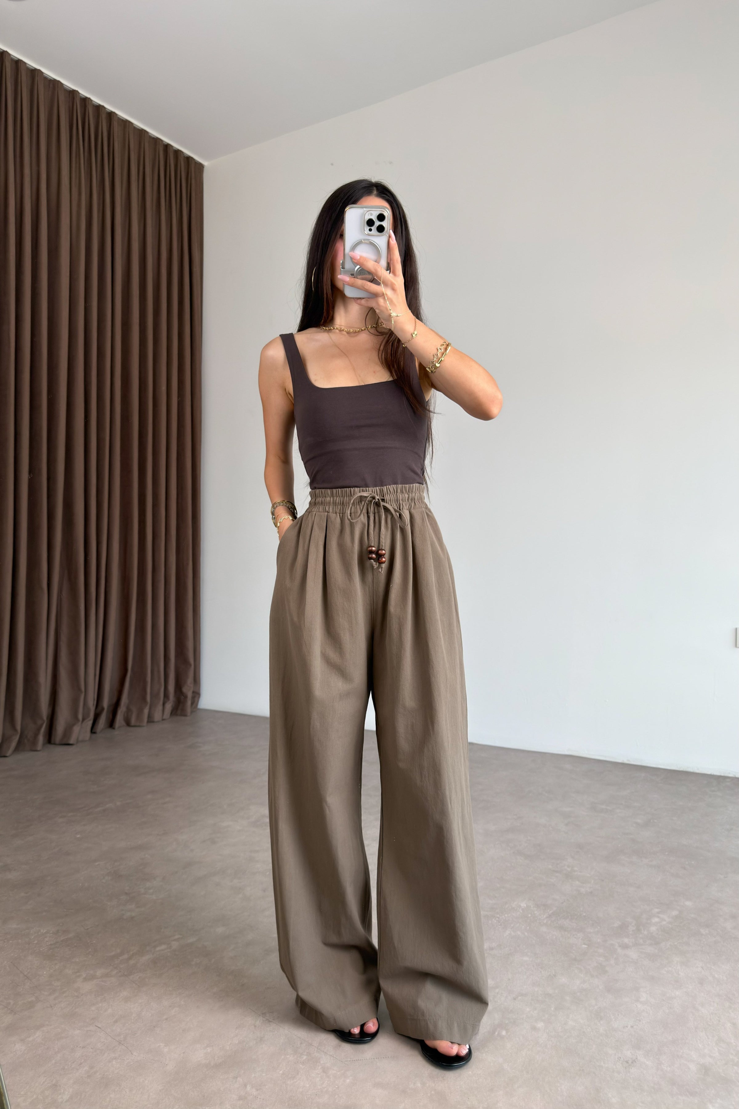Beli Lastikli Boncuk Detaylı Geniş Paça Keten Khaki Pantolon