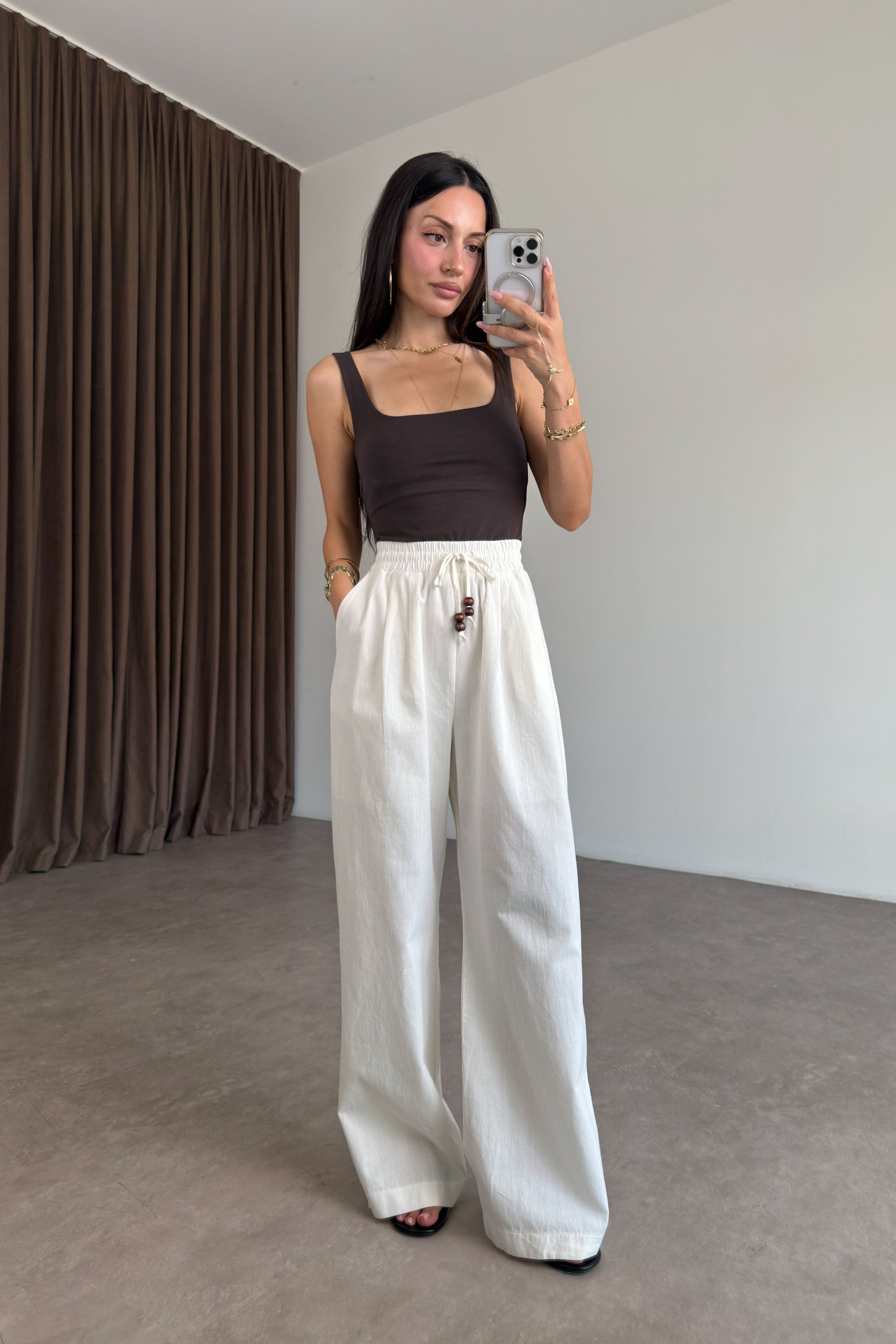 Beli Lastikli Boncuk Detaylı Geniş Paça Keten Ekru Pantolon