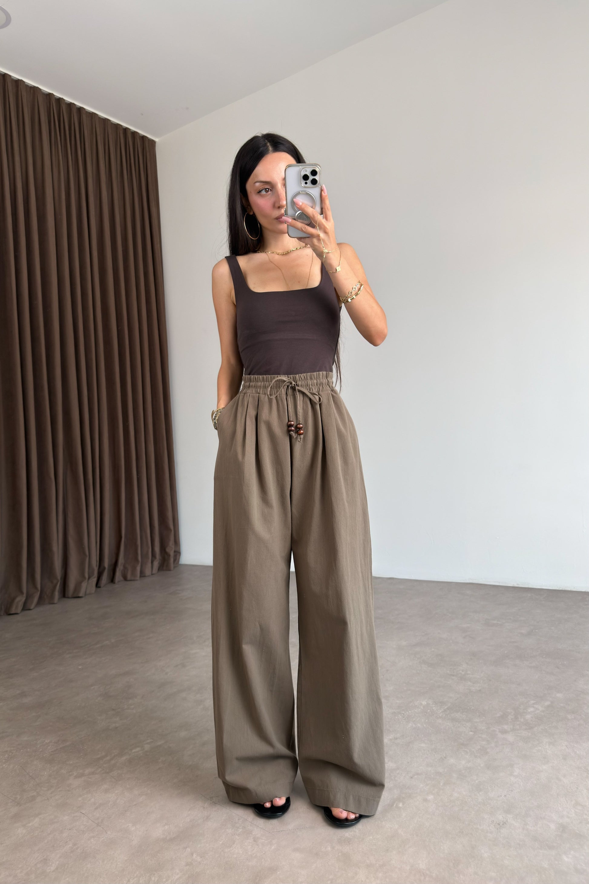 Beli Lastikli Boncuk Detaylı Geniş Paça Keten Khaki Pantolon