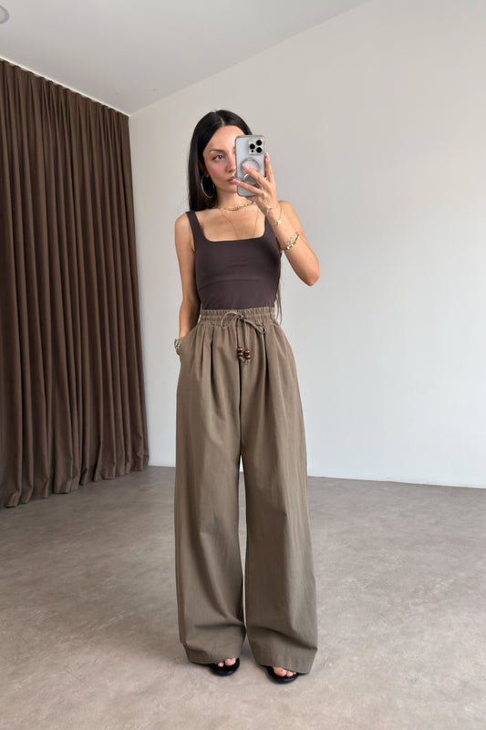 Beli Lastikli Boncuk Detaylı Geniş Paça Keten Khaki Pantolon