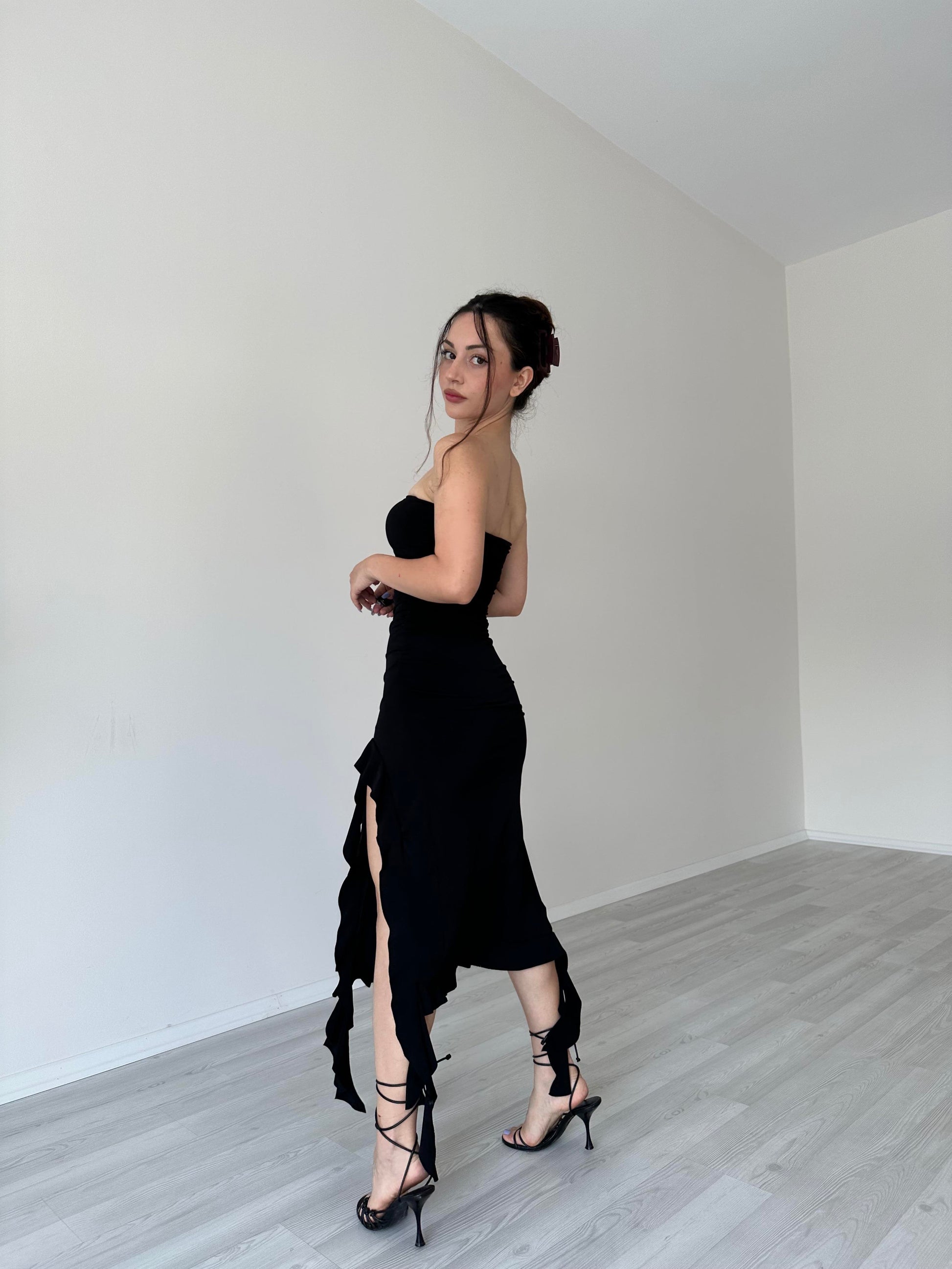 Brshka Model Fırfırlı Straplez Elbise Siyah