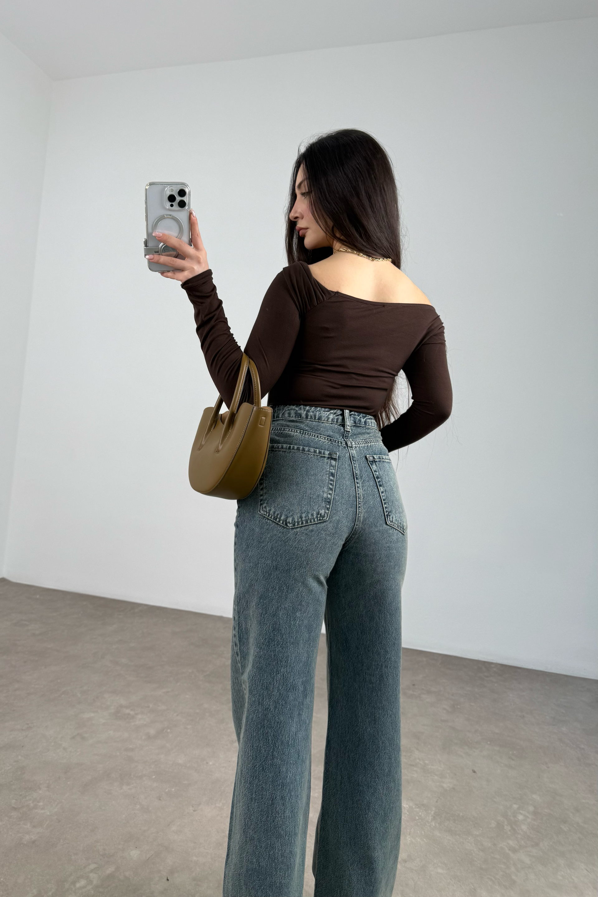 Burgulu Düşük Omuz Kahve Body