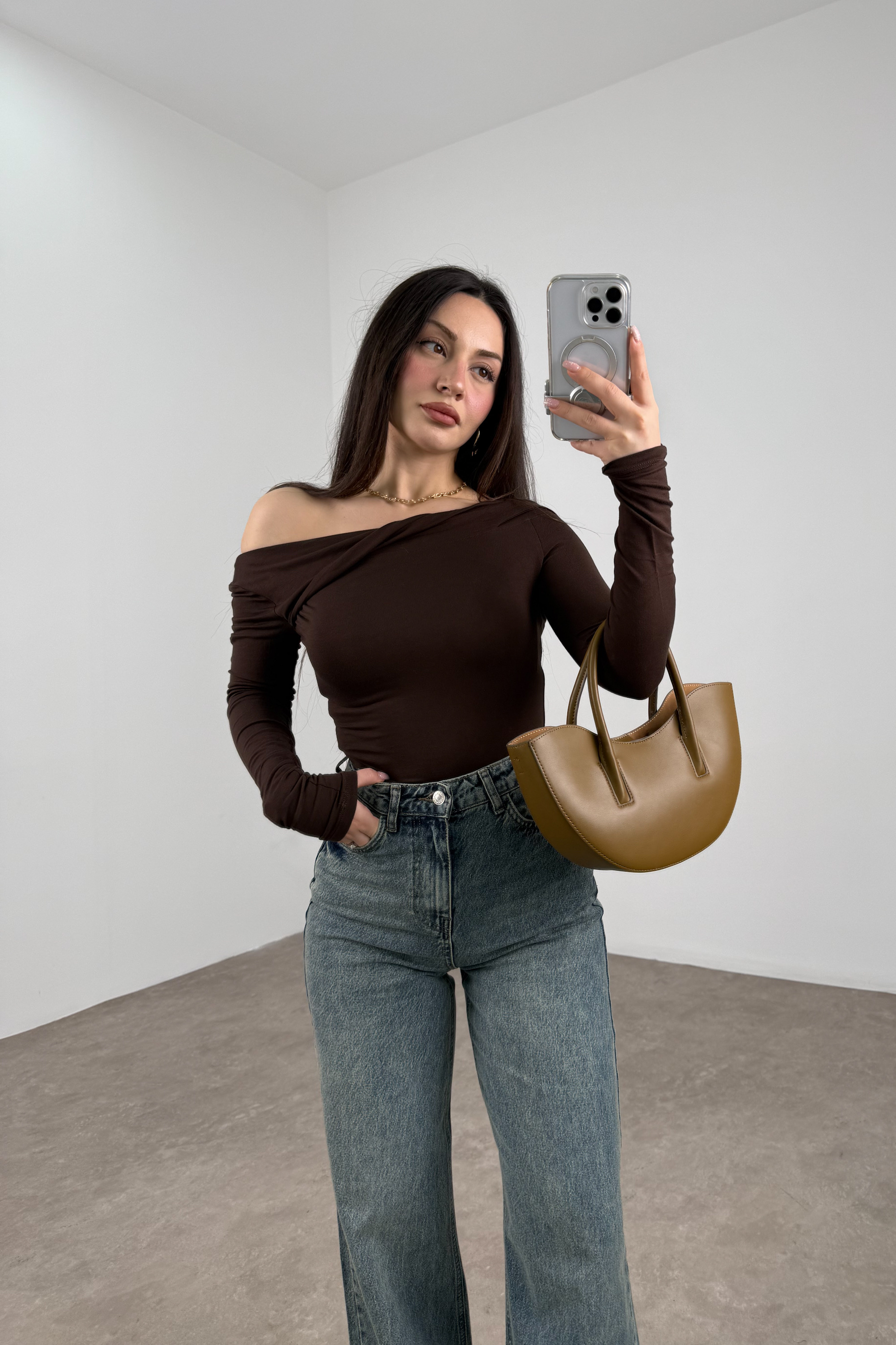 Burgulu Düşük Omuz Kahve Body