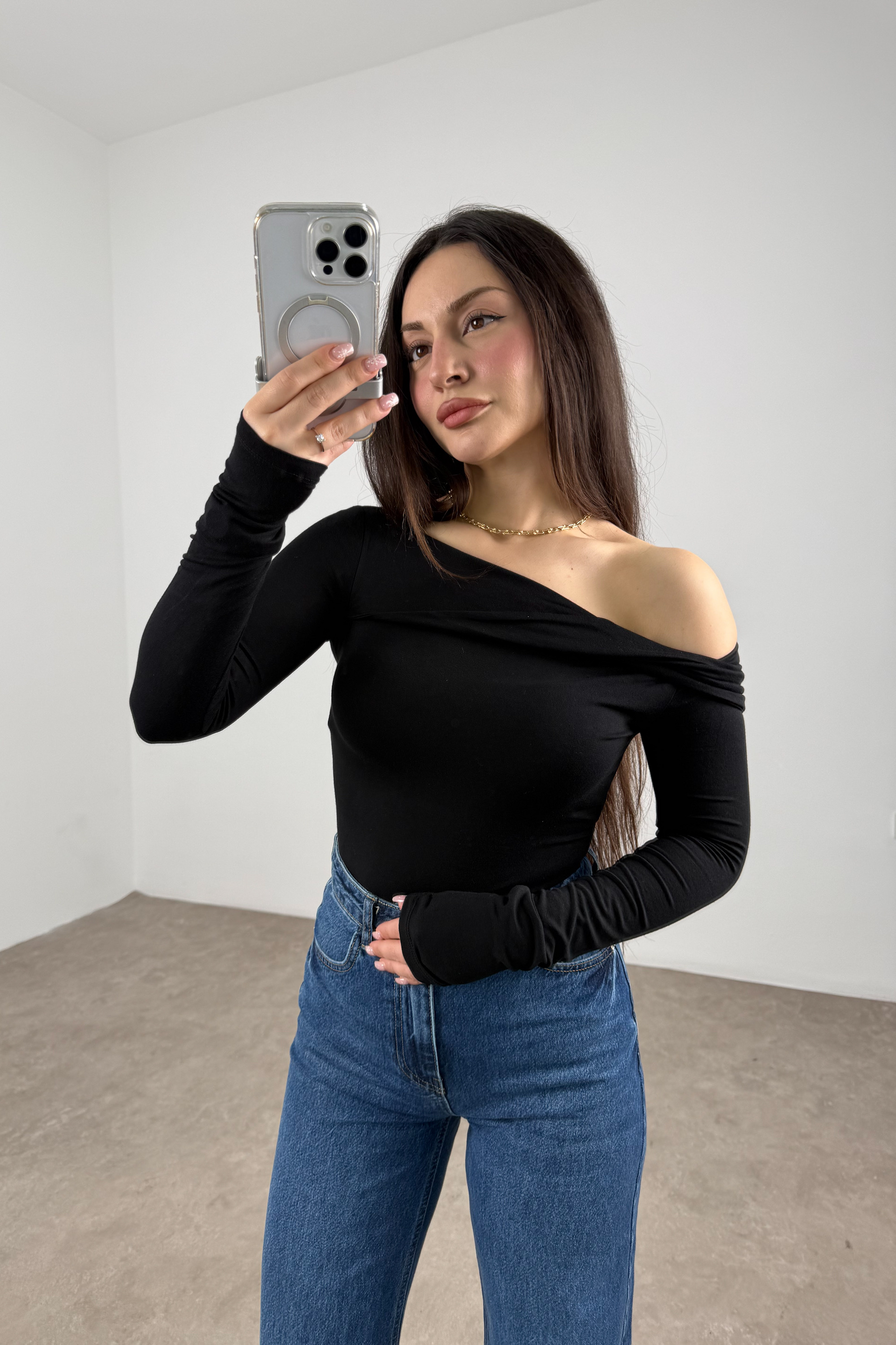 Burgulu Düşük Omuz Siyah Body