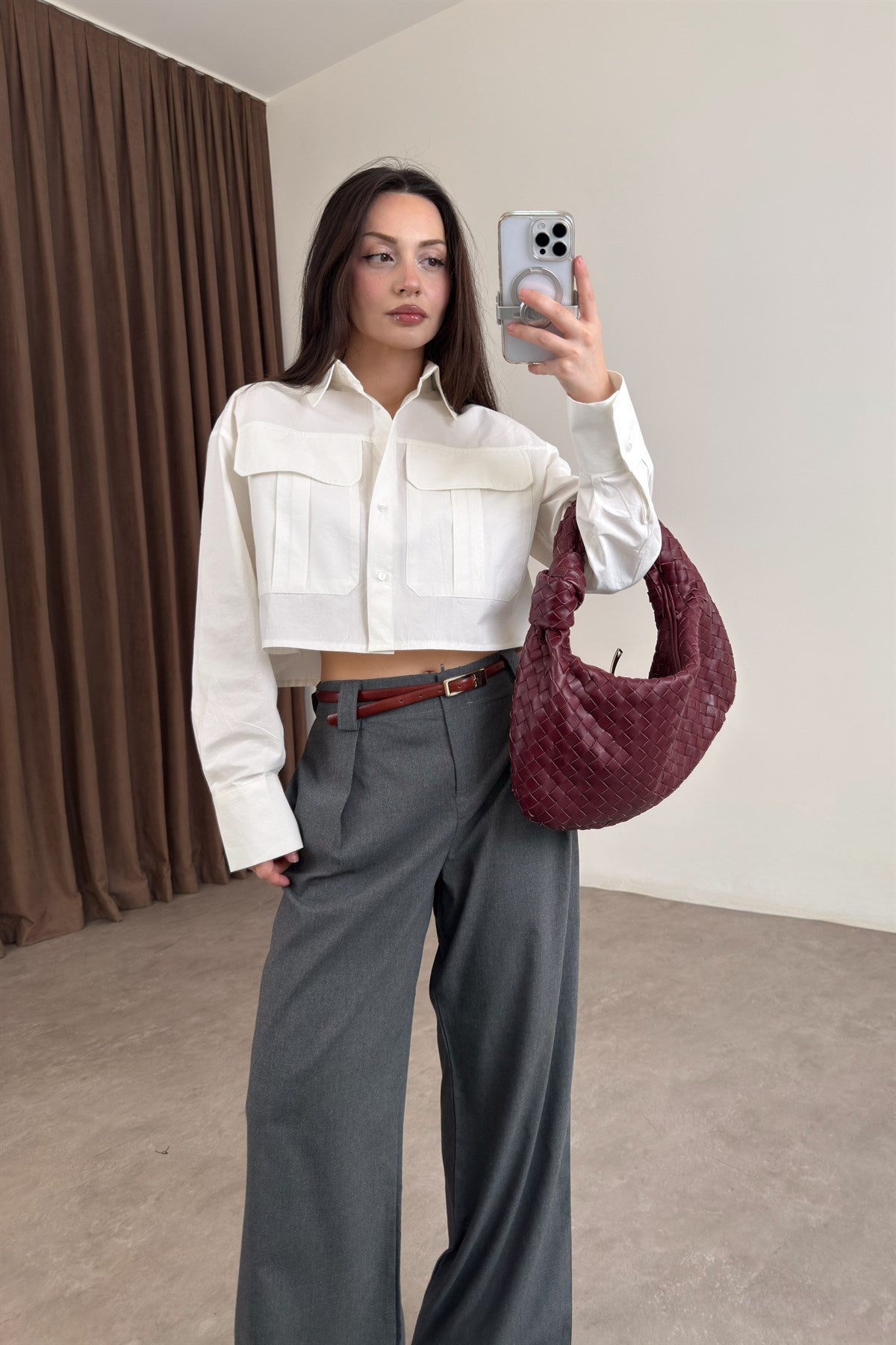 Cepli Detaylı Beyaz Crop Pamuk Gömlek