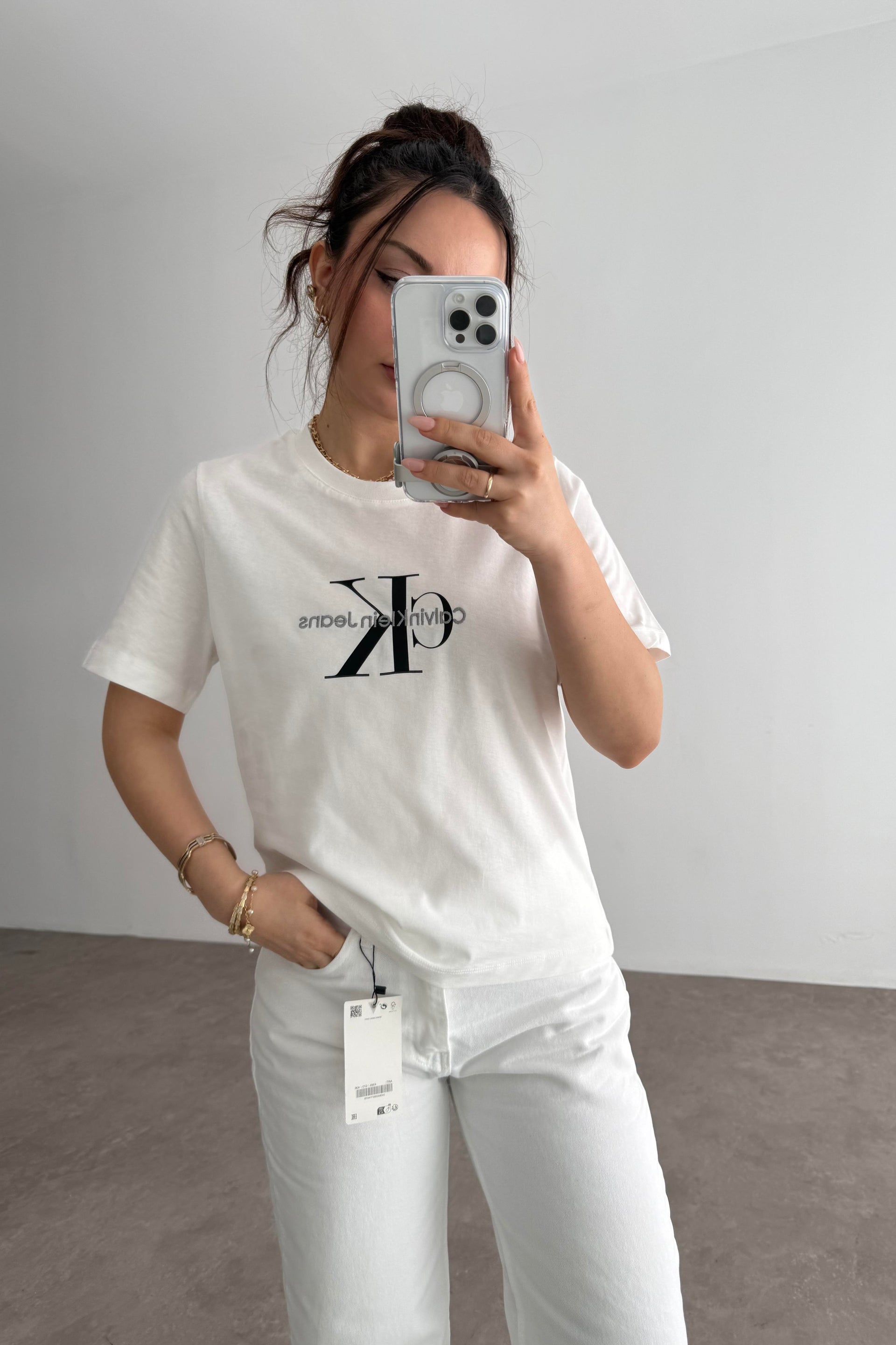 CK Nakış İşlemeli Beyaz T-shirt
