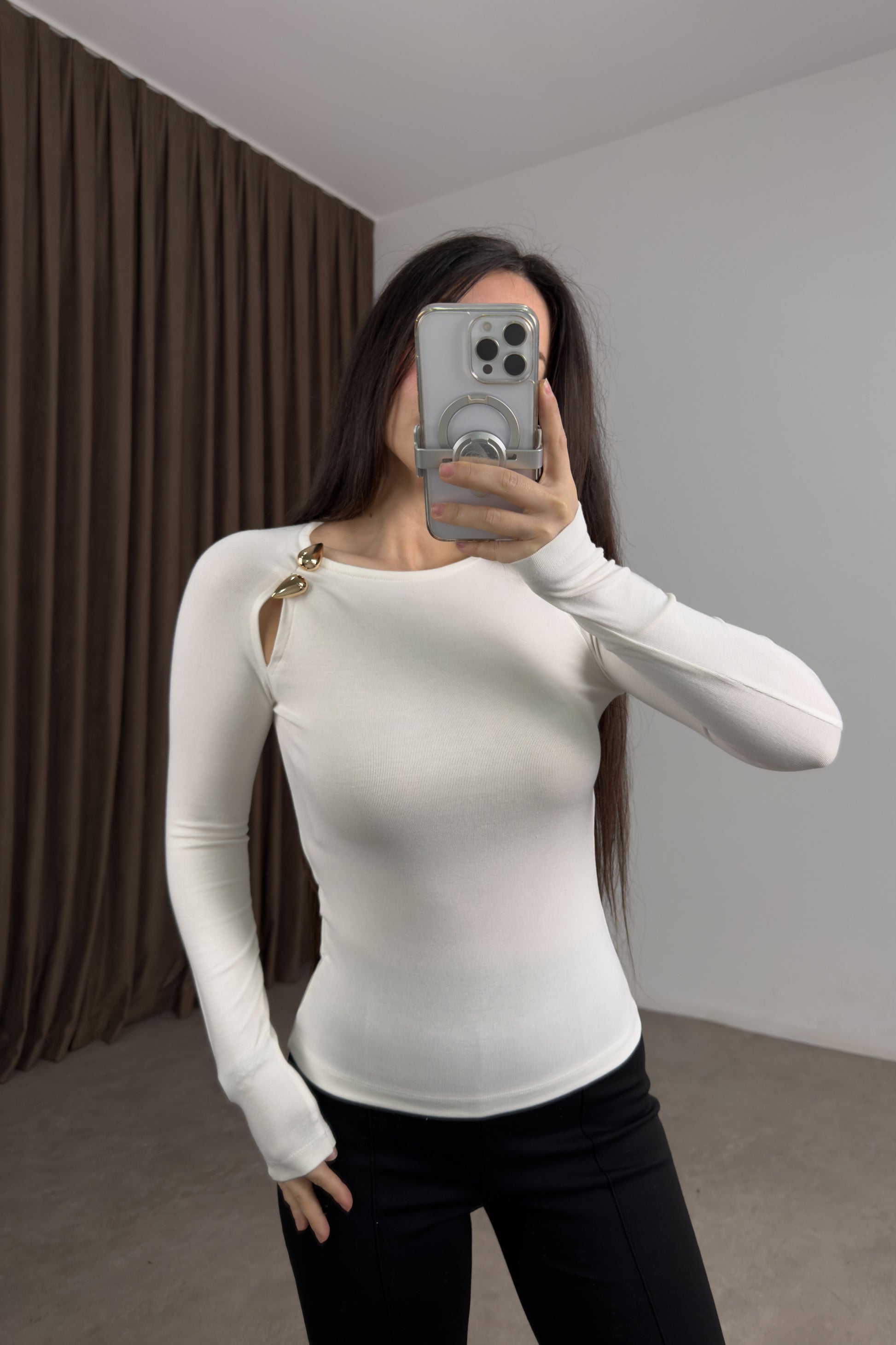 Damla Toka Detaylı Ekru Bluz