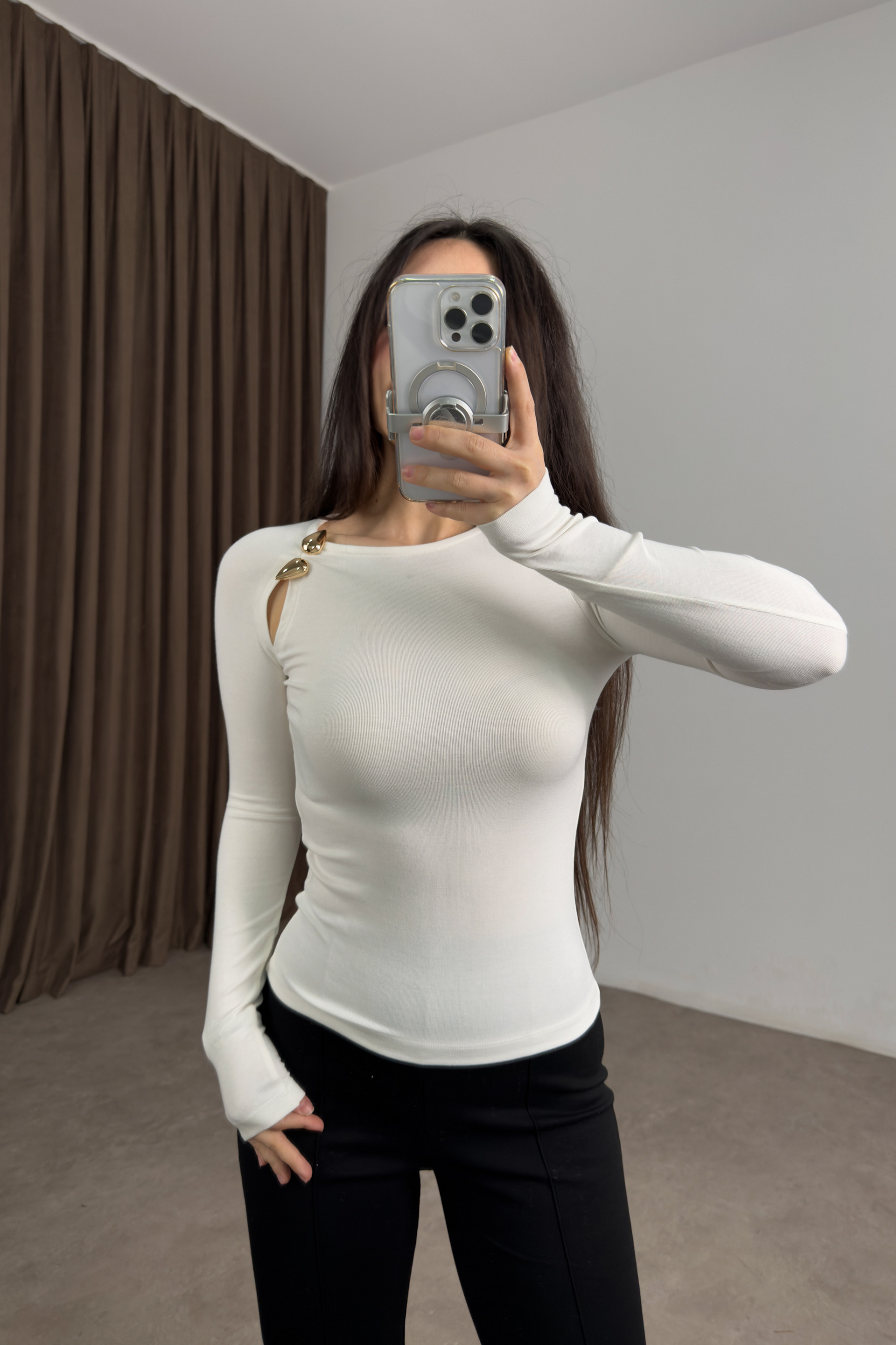 Damla Toka Detaylı Ekru Bluz