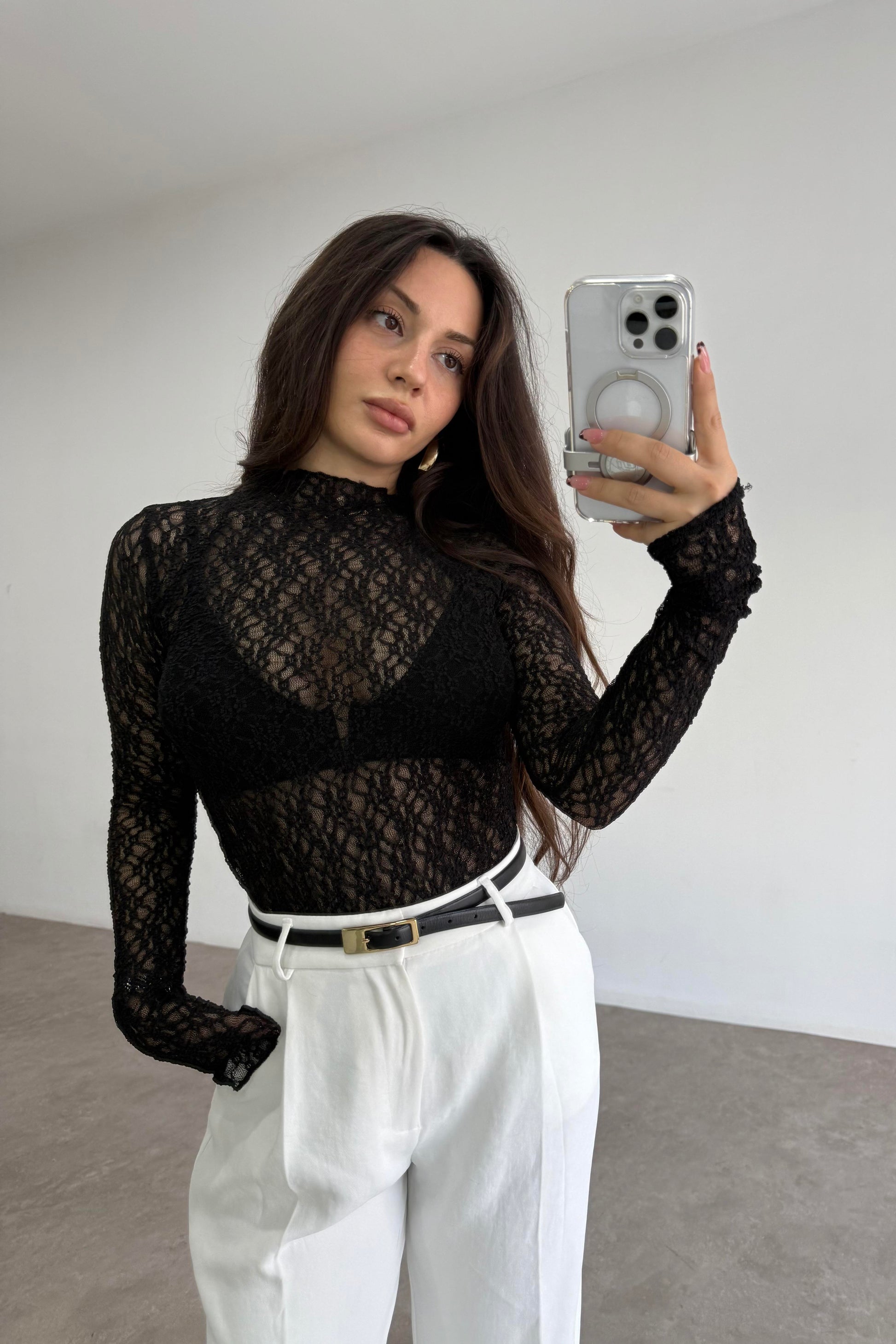 Dantelli Dik Yakalı Siyah Bluz