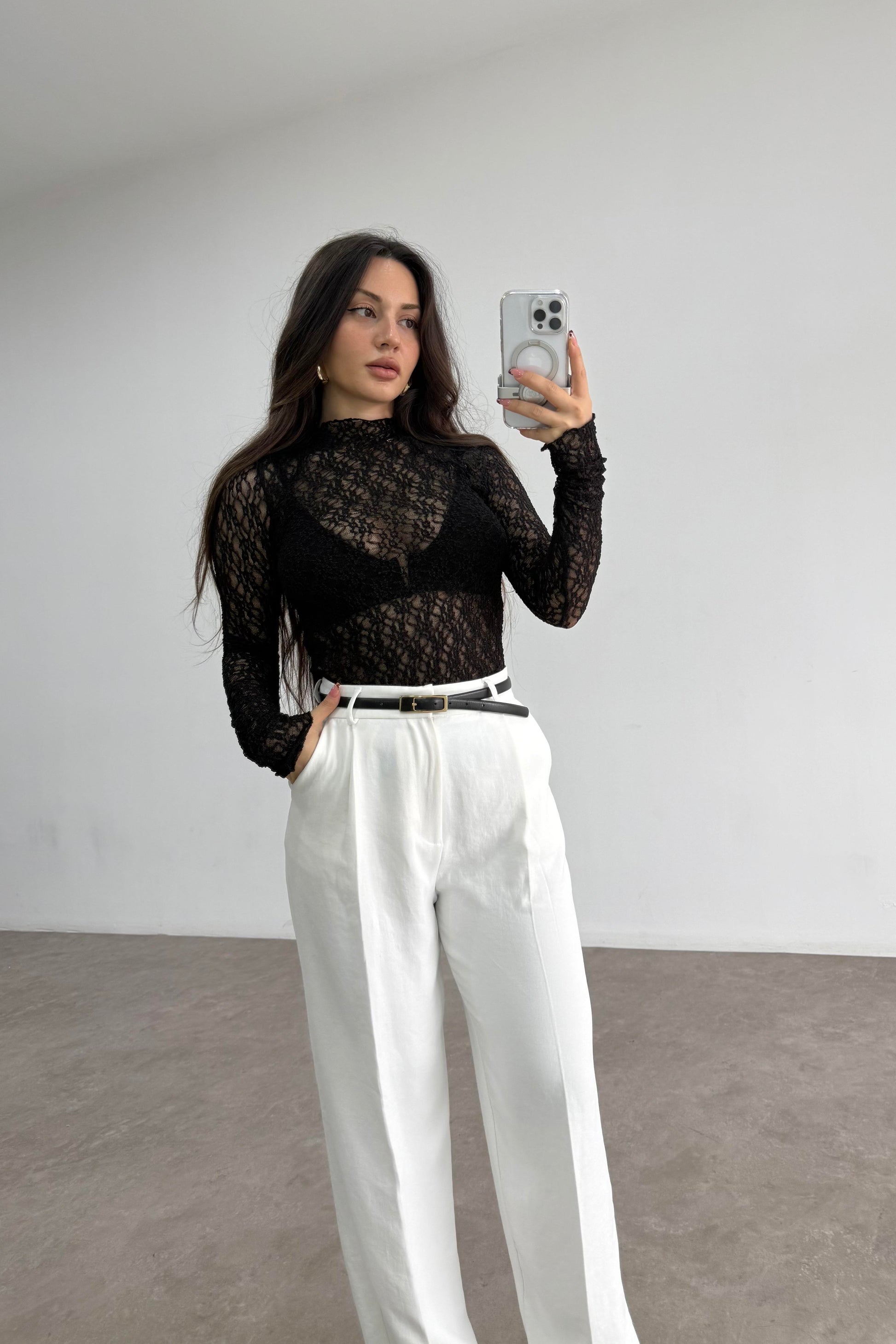 Dantelli Dik Yakalı Siyah Bluz