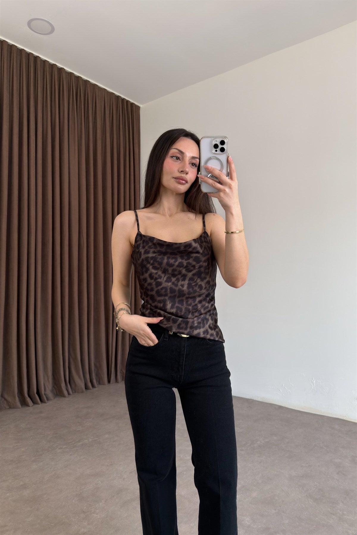 Degaje Yaka Saten Leopar Askılı Atlet