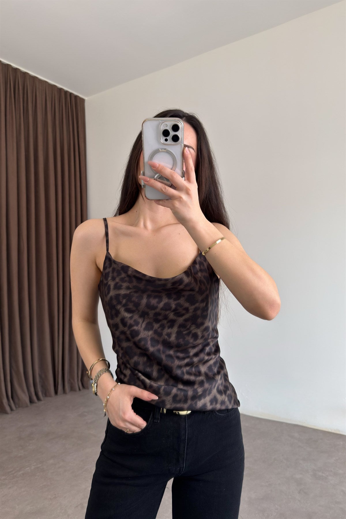 Degaje Yaka Saten Leopar Askılı Atlet