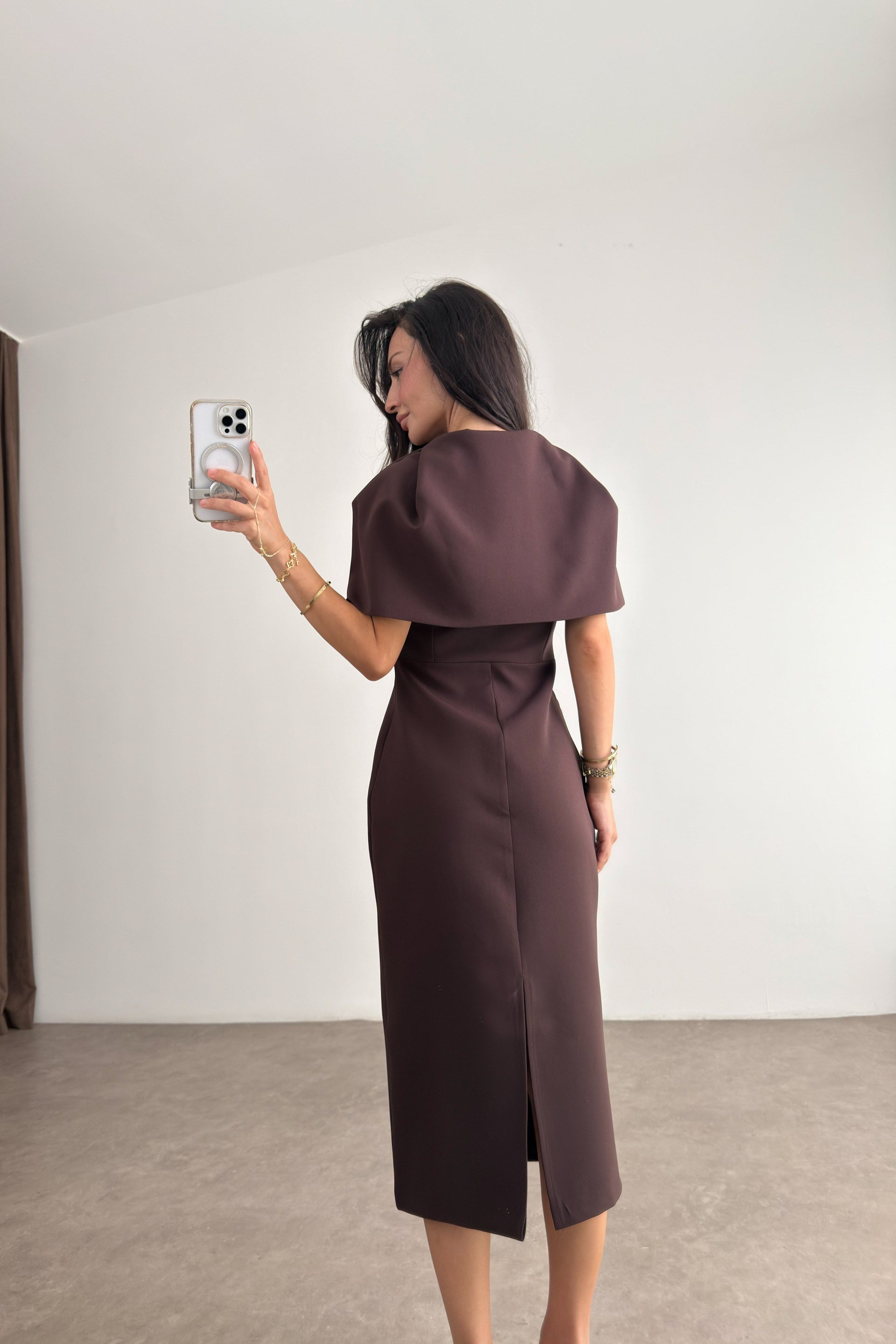 Diana Broşlu Kahve Midi Elbise
