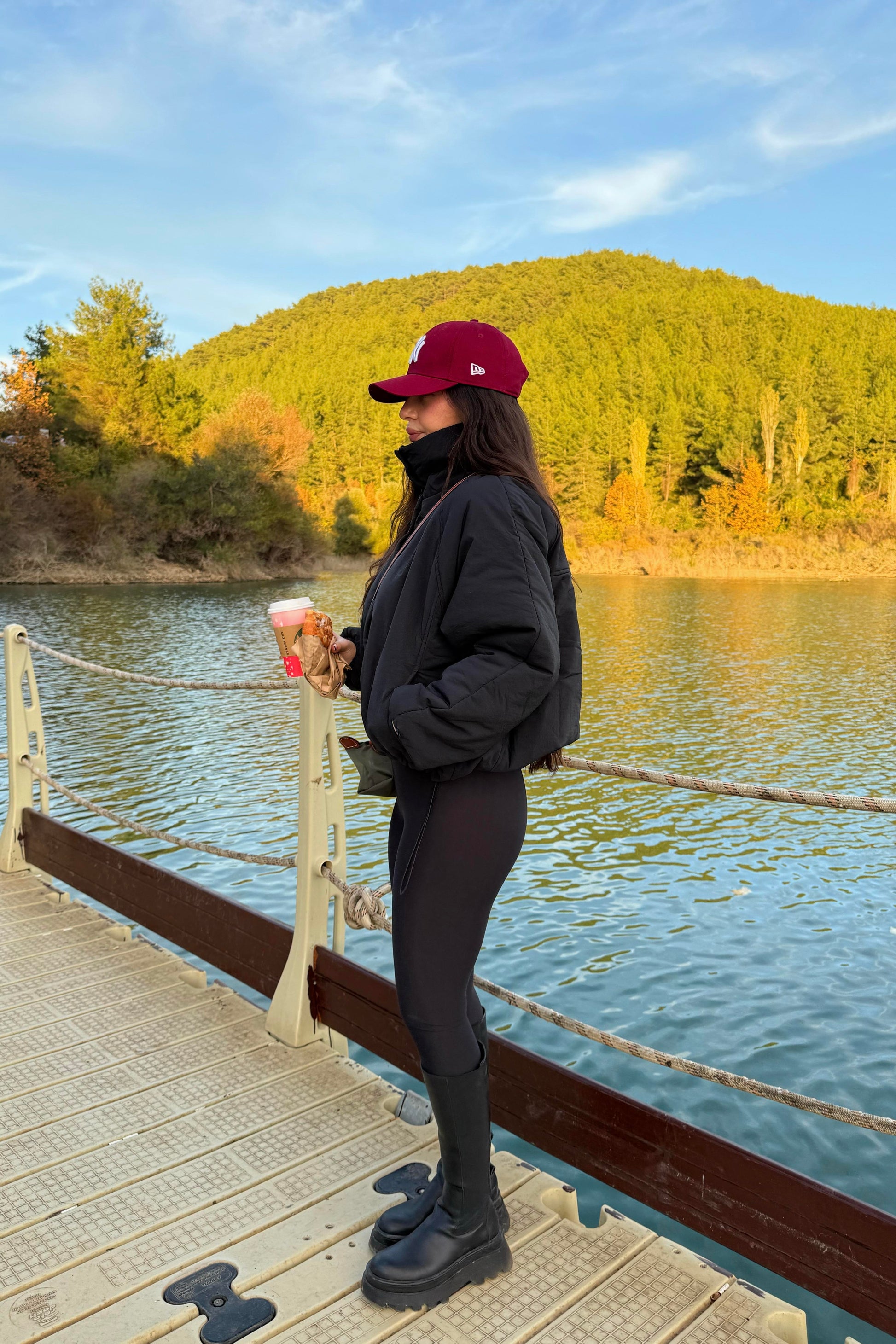 Dik Yakalı Düğme Detaylı Şişme Mont Siyah