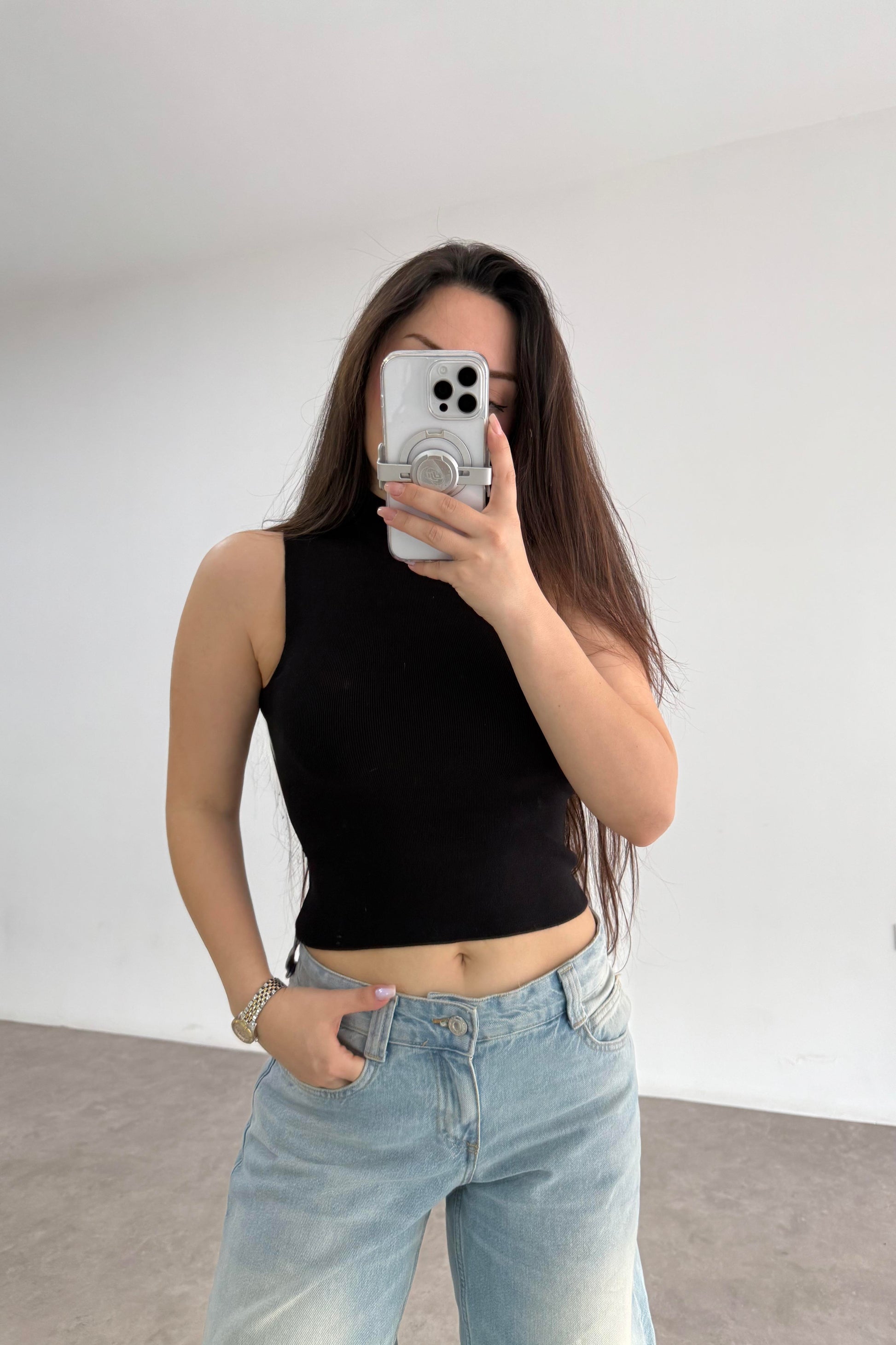 Dik Yakalı Kolsuz Modal Siyah Triko