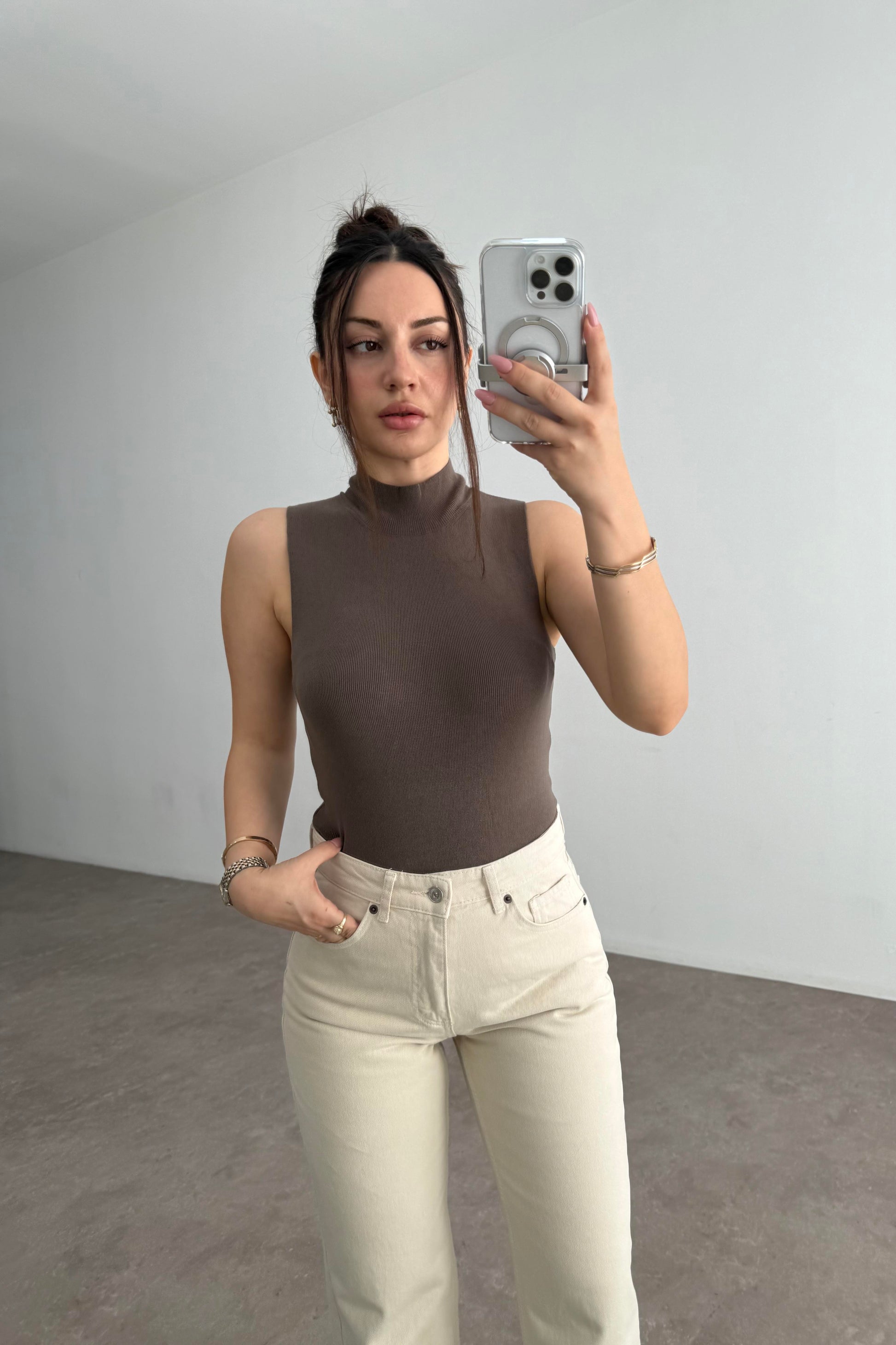 Dik Yakalı Kolsuz Modal Khaki Triko