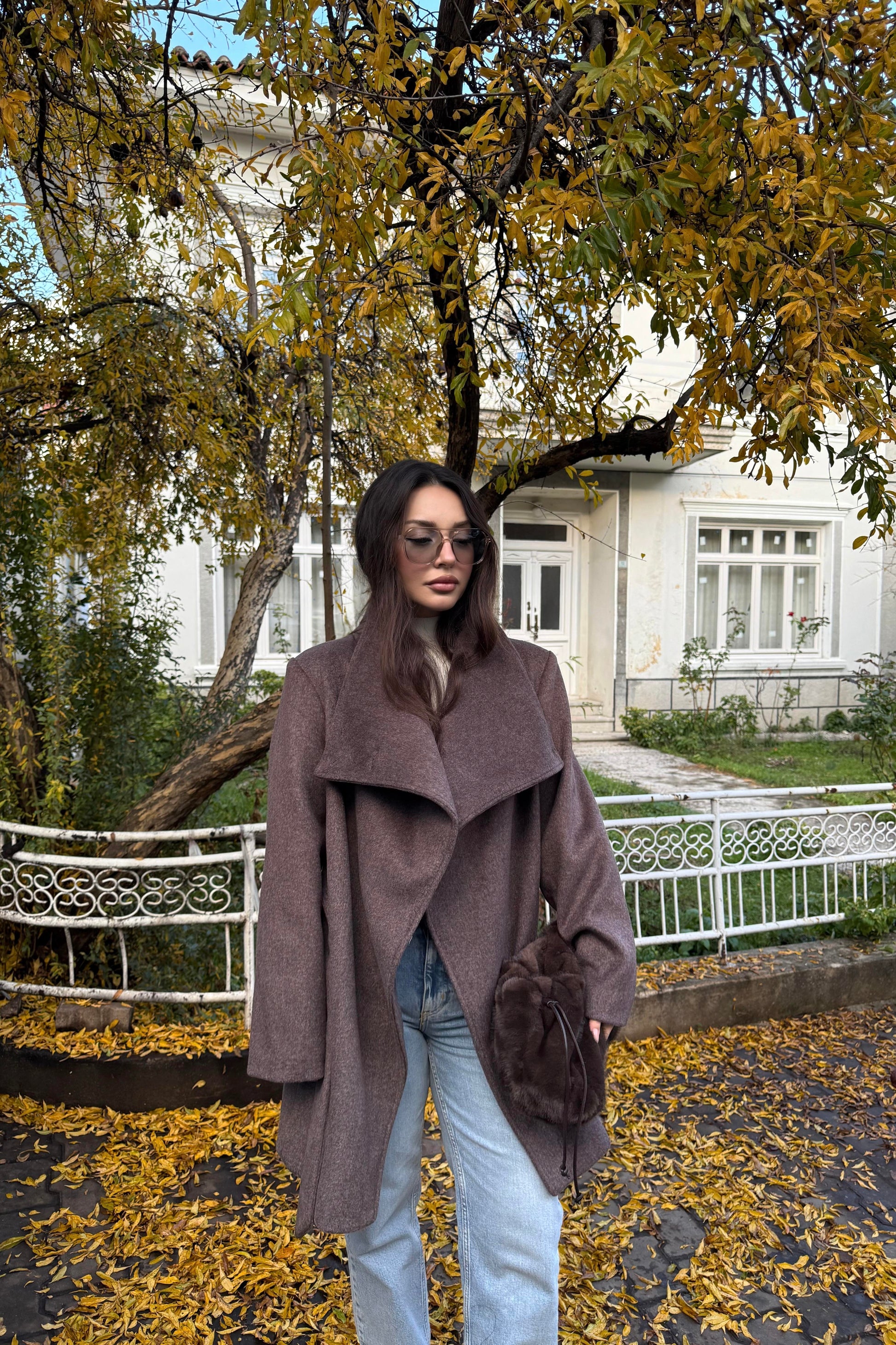 Dik Yakalı Orta Boy Kaşe Vizon Kaban