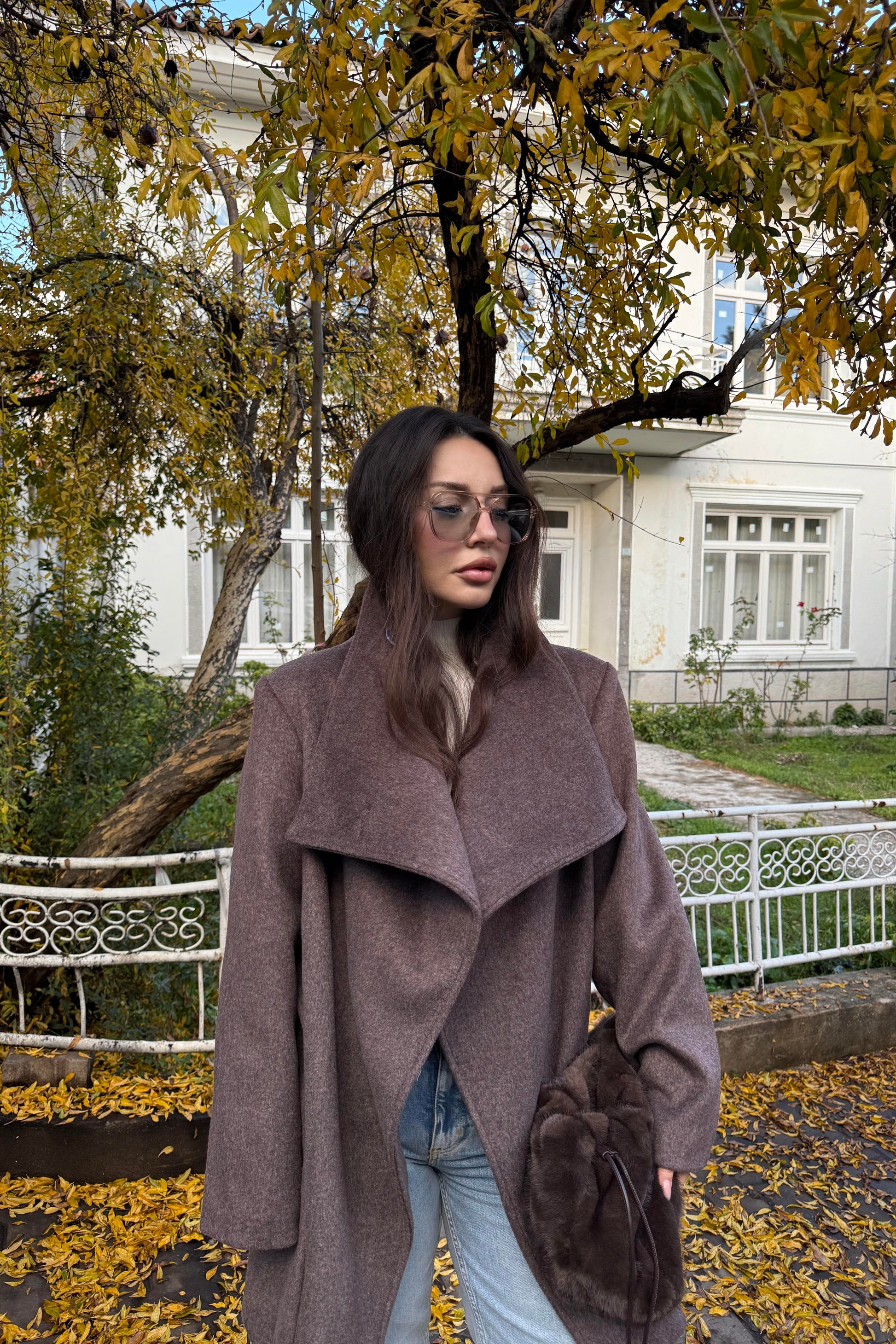 Dik Yakalı Orta Boy Kaşe Vizon Kaban