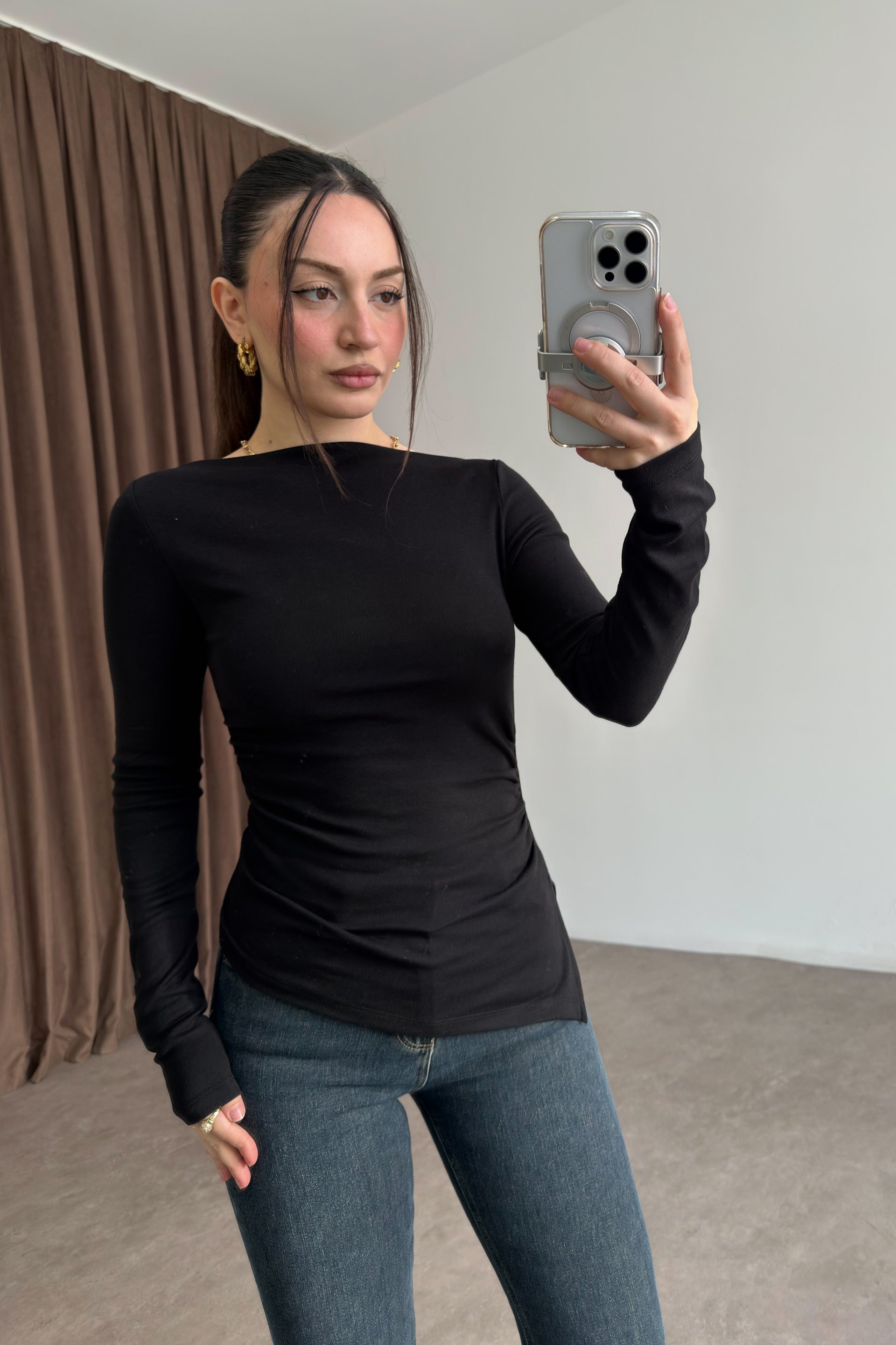 Dilvin Düz Yaka Asimetrik Yırtmaçlı Siyah Body