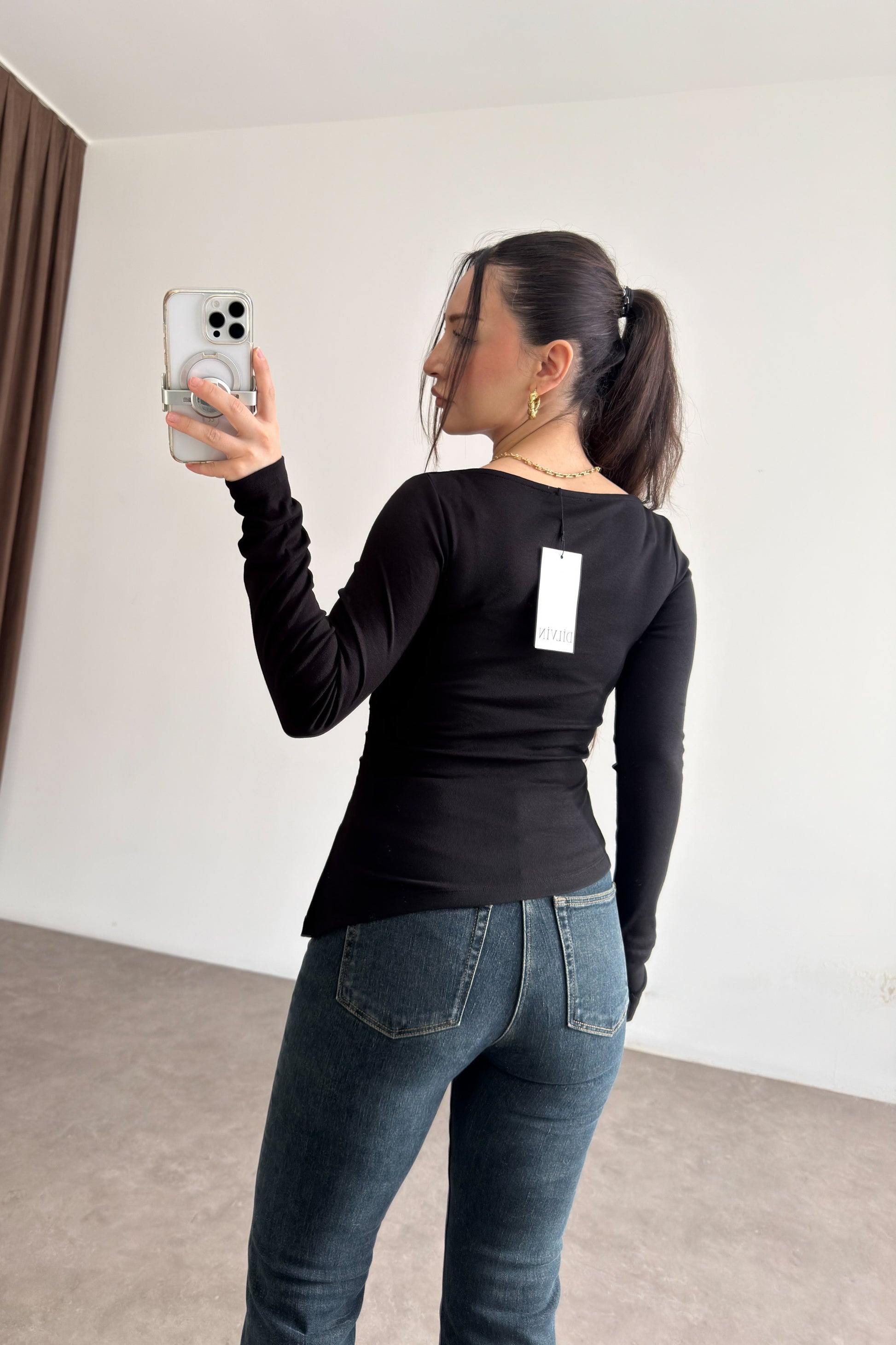 Dilvin Düz Yaka Asimetrik Yırtmaçlı Siyah Body