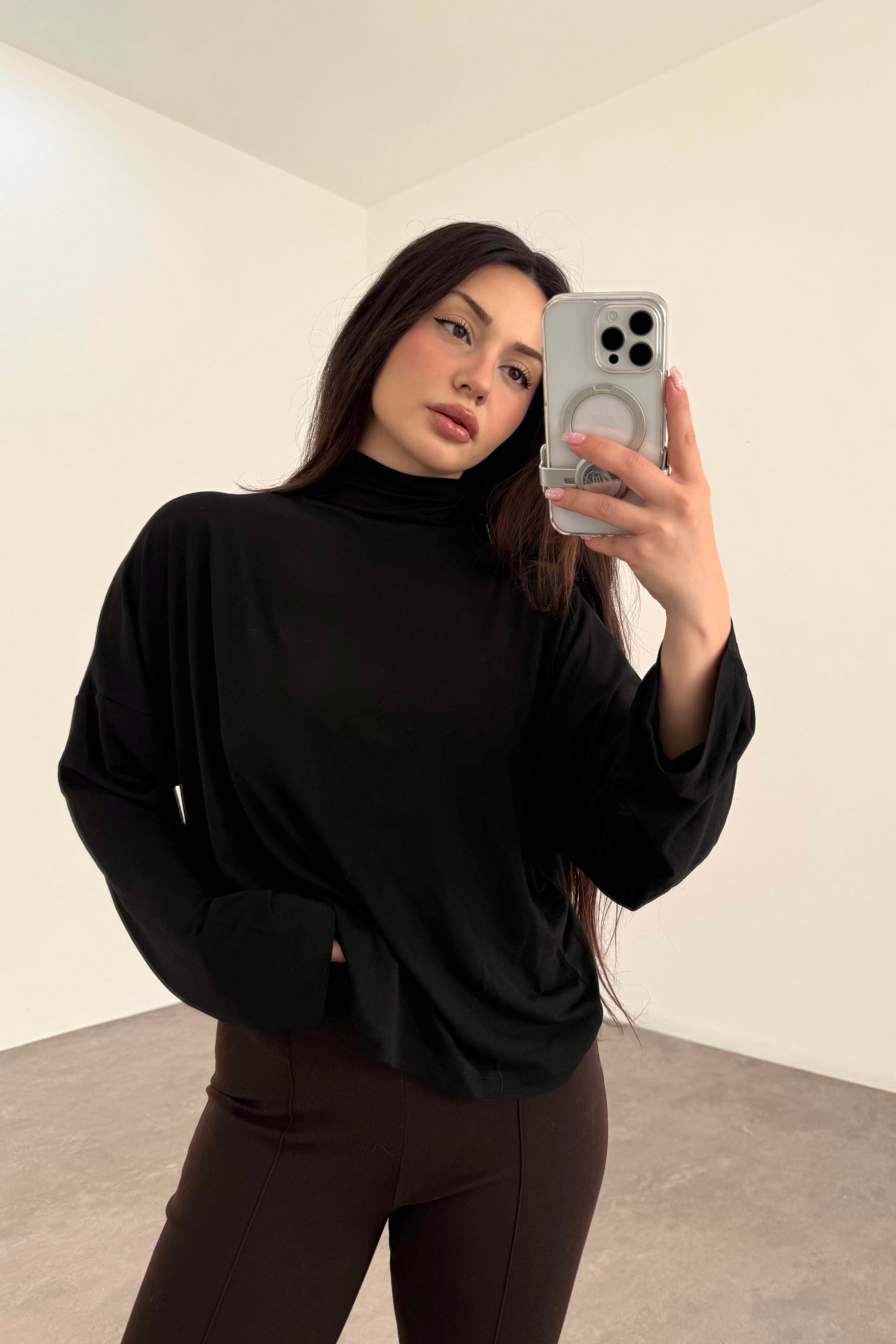 Dökümlü Balıkçı Yaka Siyah Bluz