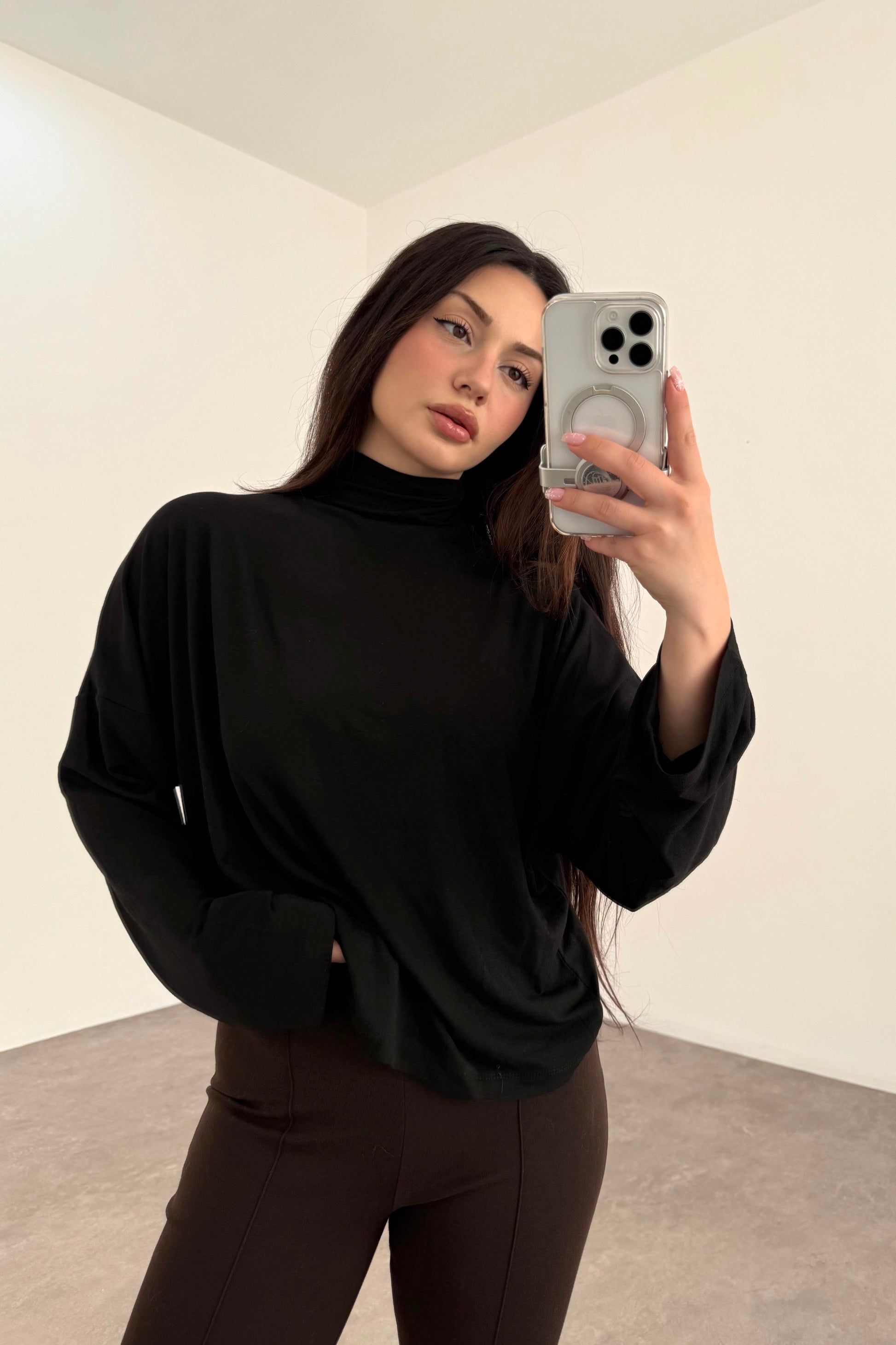 Dökümlü Balıkçı Yaka Siyah Bluz