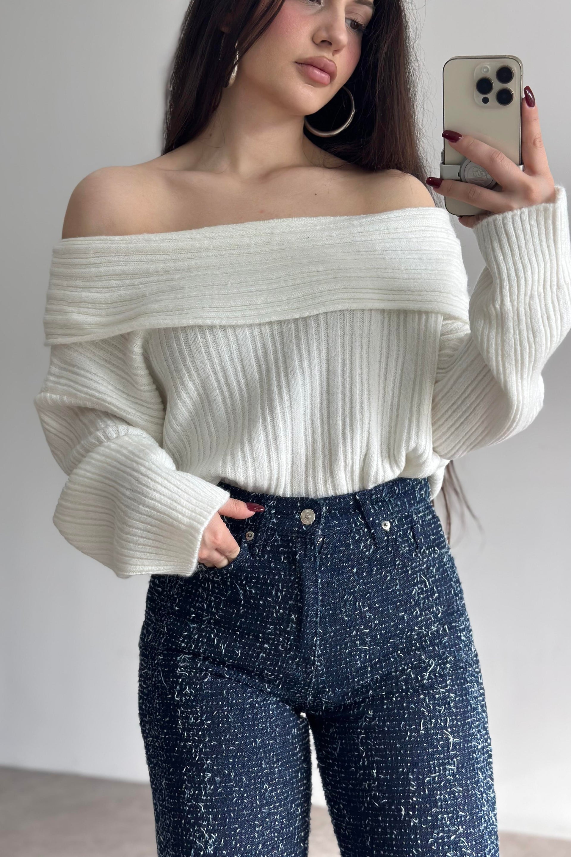 Dökümlü Madonna Yaka Salaş Ekru Kazak