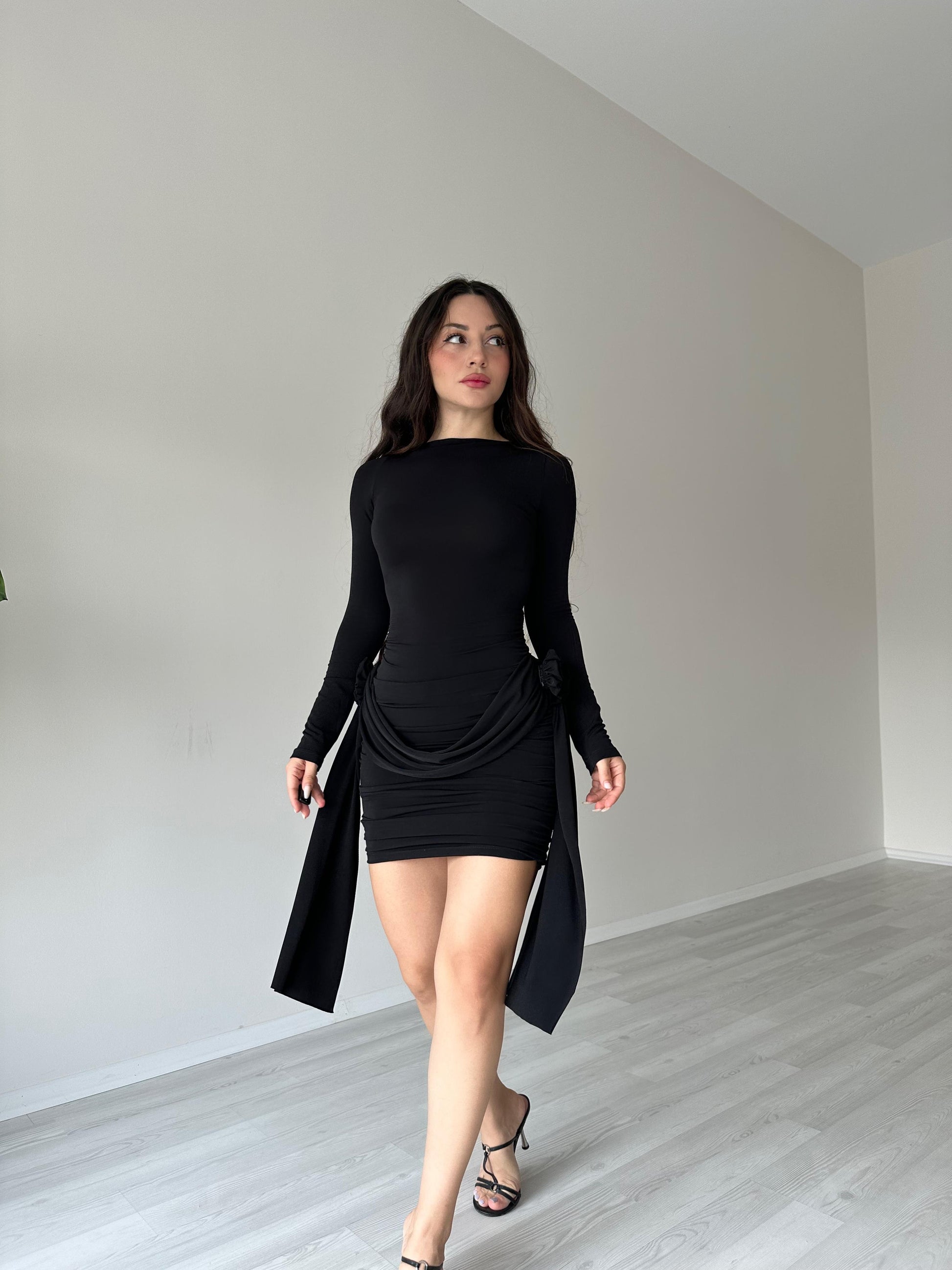 Drapeli Rosie Siyah Elbise