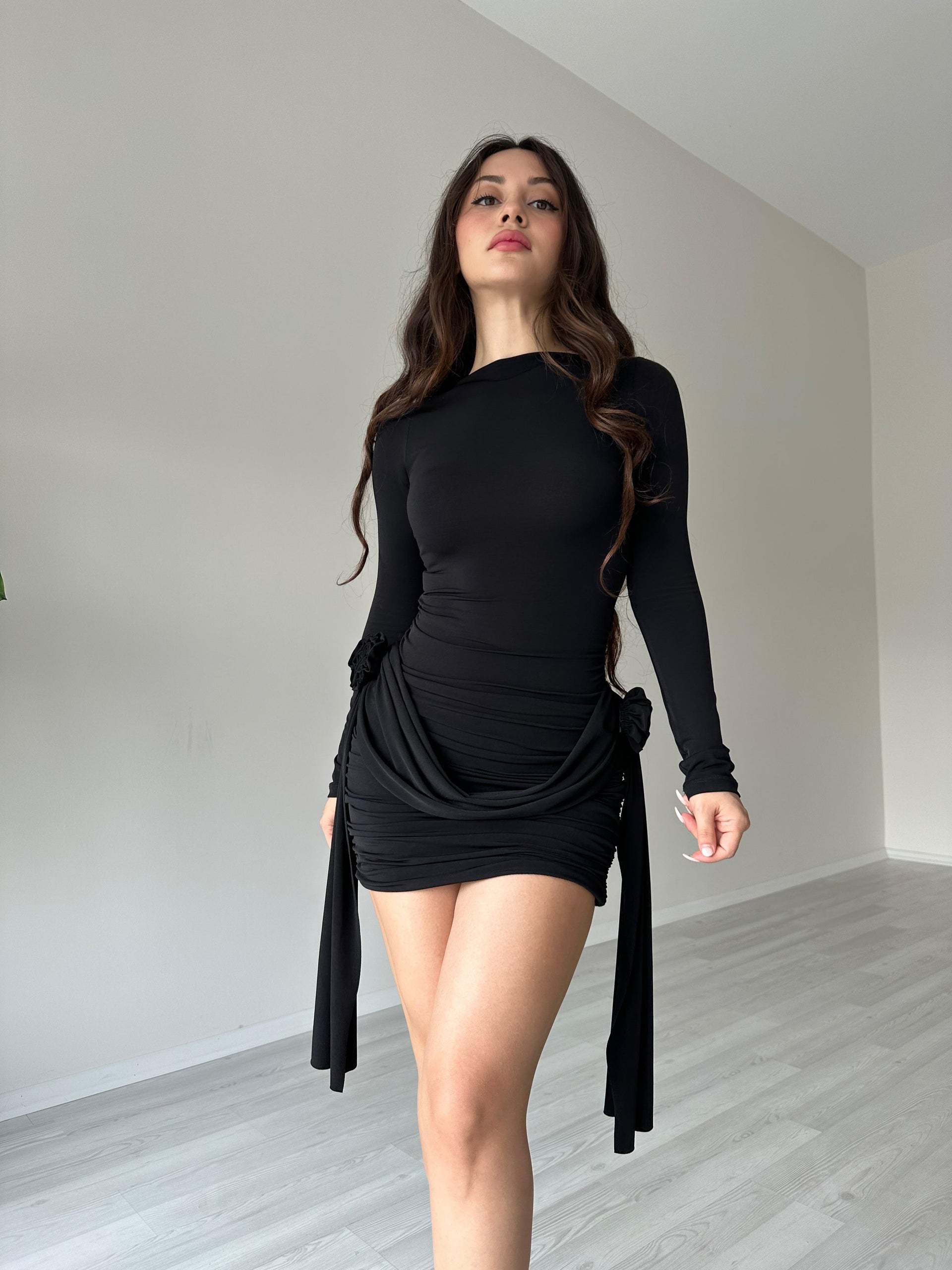 Drapeli Rosie Siyah Elbise