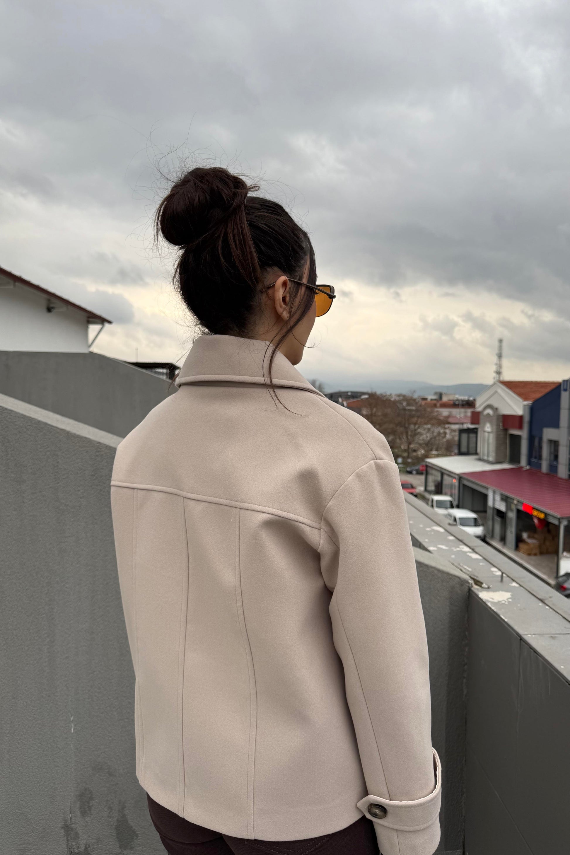 Düğme Detaylı Klasik Kesim Orta Boy Ekru Kaban