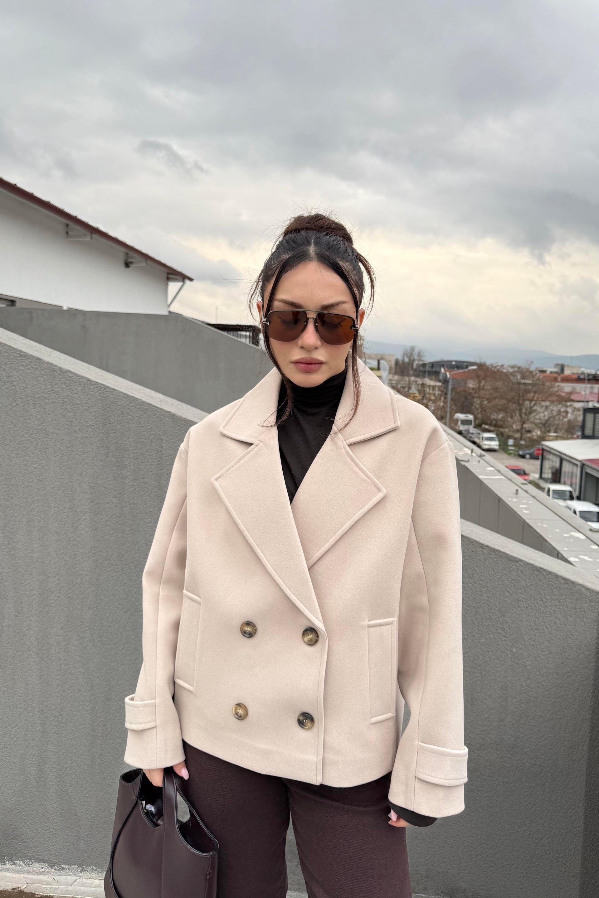 Düğme Detaylı Klasik Kesim Orta Boy Ekru Kaban