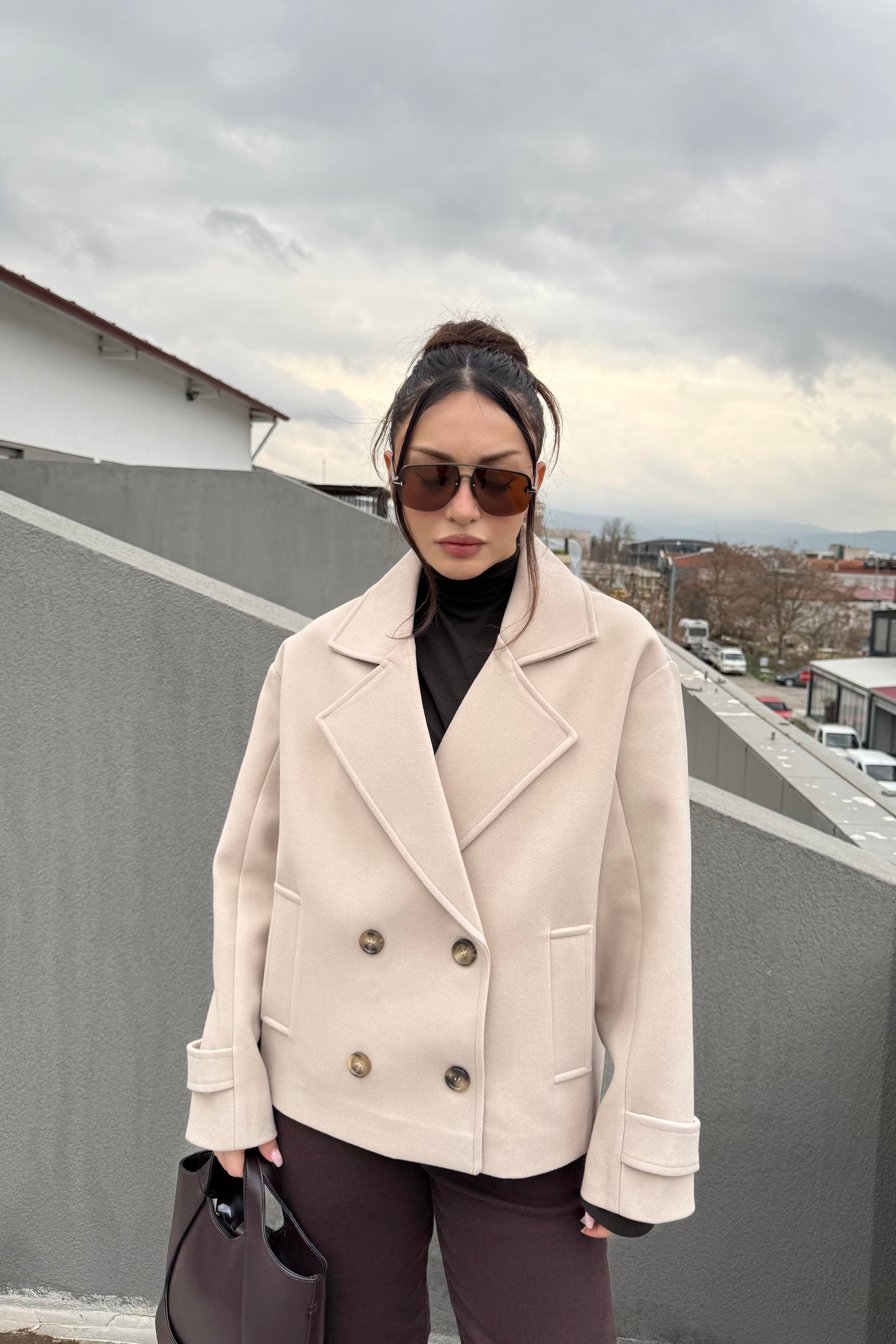 Düğme Detaylı Klasik Kesim Orta Boy Ekru Kaban