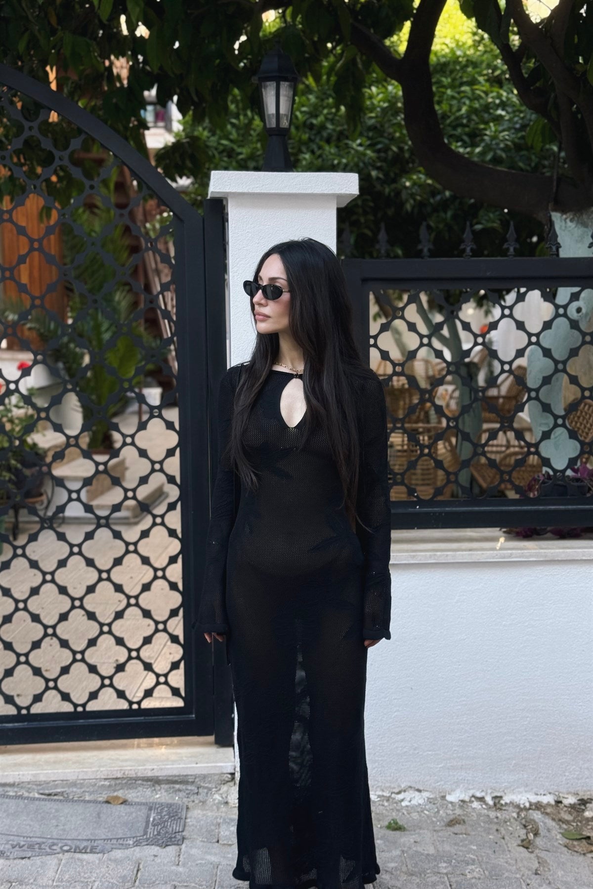 Flora Çiçek Desenli Pencereli Siyah Elbise